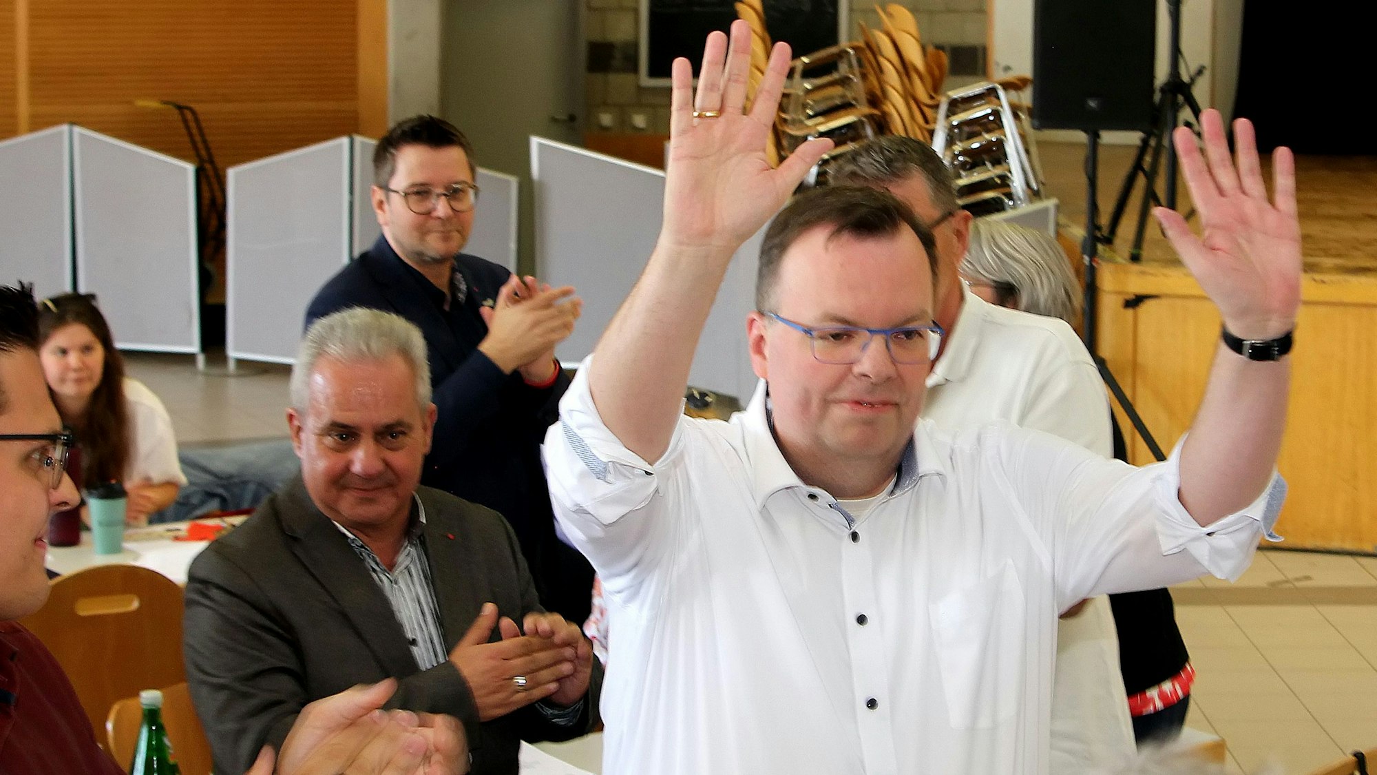 Auf dem Foto ist der neue SPD-Vorsitzende Helge Herrwegen zu sehen.