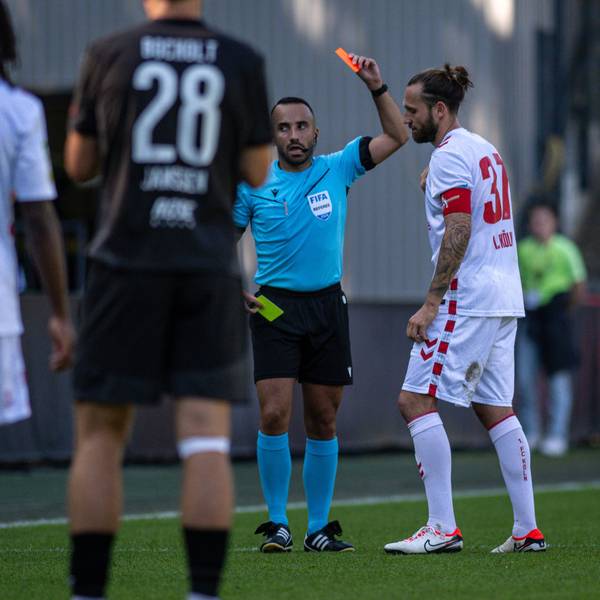 Fussball, Saison 2024/2025, Regionalliga West, 21.09.2024, 08. Spieltag, Herren, 1.FC Koeln U23 weiss vs. 1.FC Bocholt schwarz /// v.l.: Jasmin Sabotic Schiedsrichter, Marco Hoeger 1. FC Koeln U23, Koeln Franz-Kremer-Stadion Nordrhein-Westfalen Deutschland *** Football, Season 2024 2025, Regionalliga West, 21 09 2024, Matchday 08, Men, 1 FC Koeln U23 white vs 1 FC Bocholt black v l Jasmin Sabotic Referee , Marco Hoeger 1 FC Koeln U23 , Koeln Franz Kremer Stadion Nordrhein Westfalen Germany 240921_fb_1fc-koeln-u23_1fc-bocholt_33310