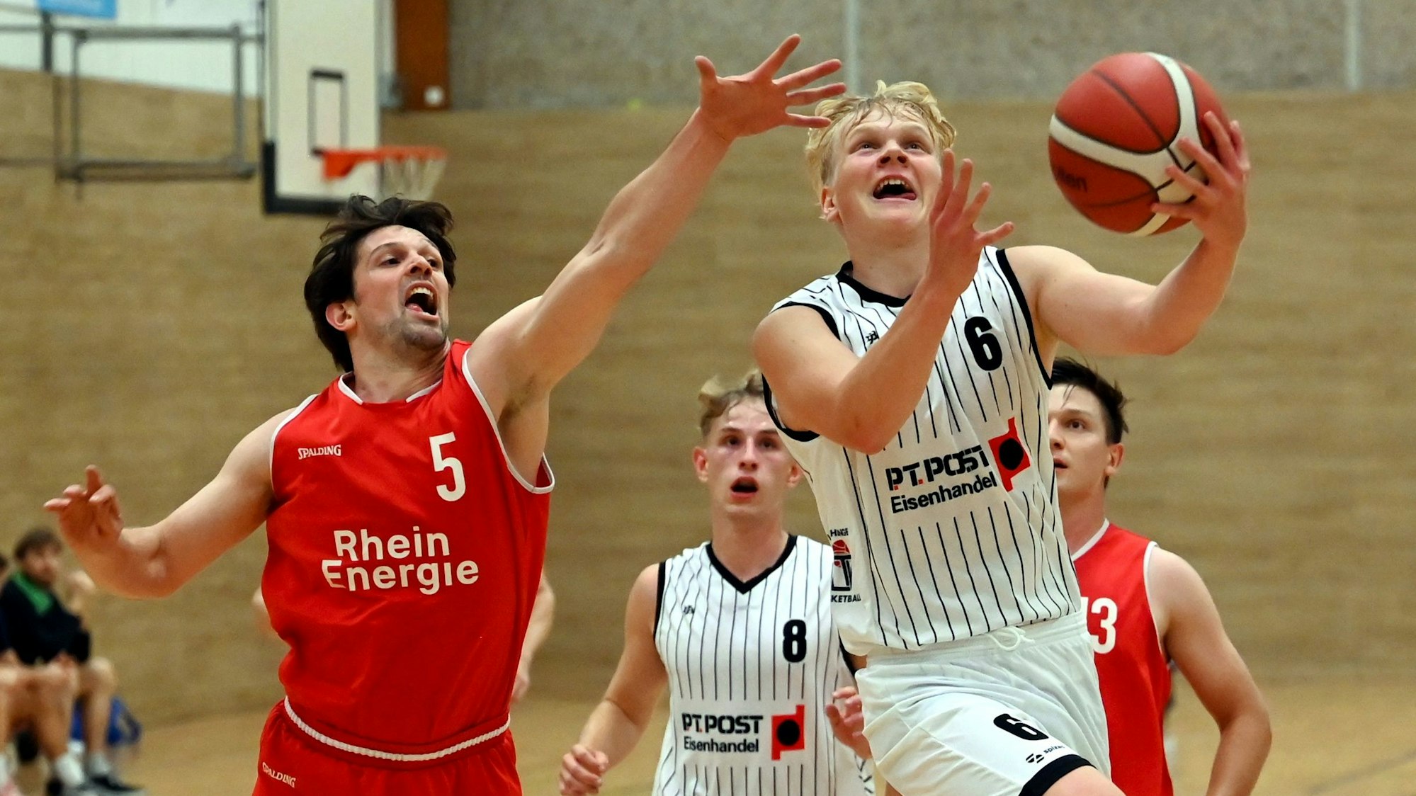 21.09.2024, Basketball-Leichlinger TV - BG Köln
links: Ryan Viehring (Köln)
rechts: Julius Schulz (Leichl)
Foto: Uli Herhaus