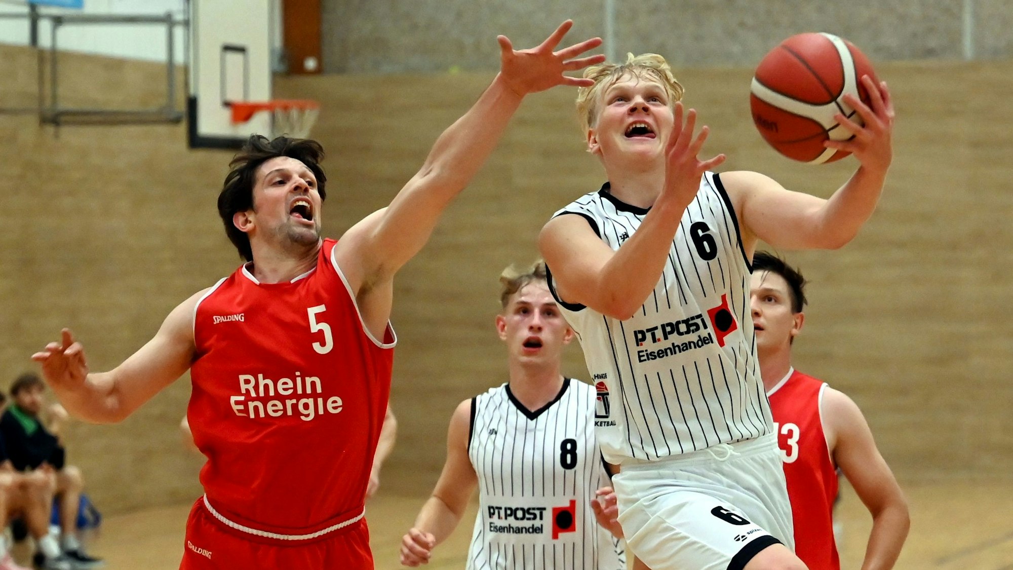 21.09.2024, Basketball-Leichlinger TV - BG Köln
links: Ryan Viehring (Köln)
rechts: Julius Schulz (Leichl)
Foto: Uli Herhaus