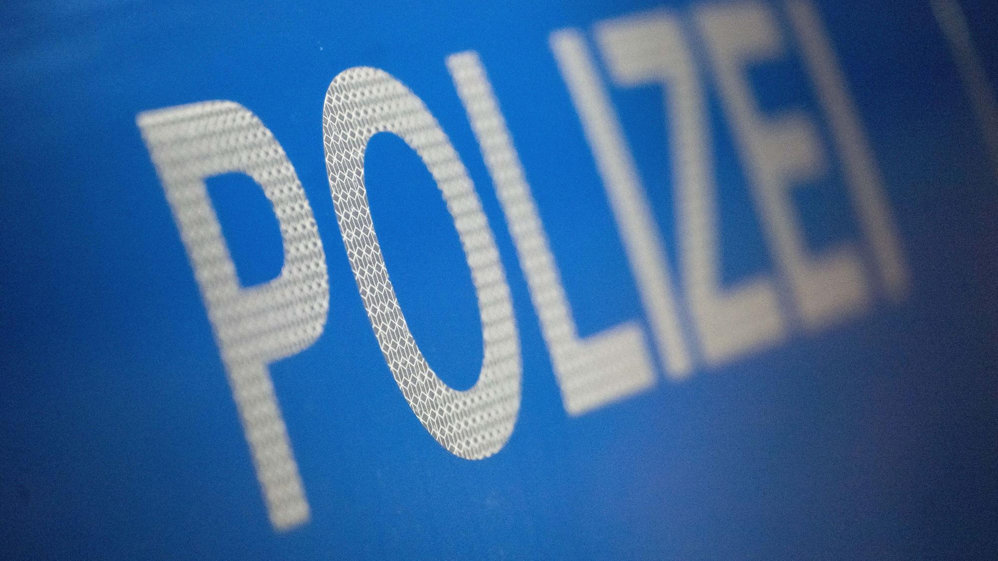 In Köln-Rath/Heumar ist ein Mann an der Haustür niedergestochen worden. Eine Mordkommission ermittelt (Symbolbild).