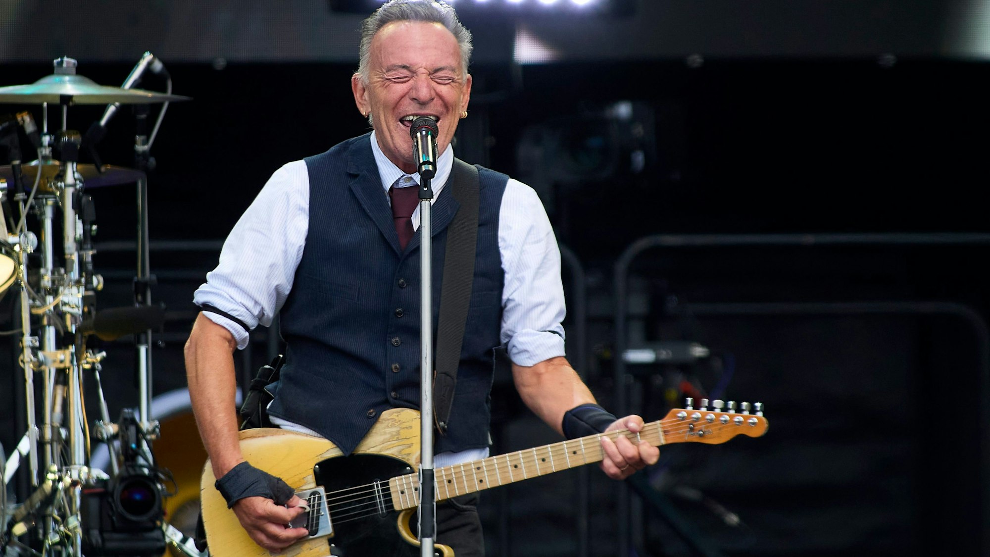 09.07.2024, Dänemark, Odense: Bruce Springsteen und The E Street Band treten während ihrer 2024 World Tour im Dyrskuepladsen auf.