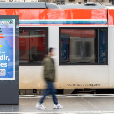 Mit dem Deutschlandticket ist man vergleichsweise günstig deutschlandweit auf den Schienen unterwegs. Am Montag zeigt sich für wie lange noch. (Archivbild)