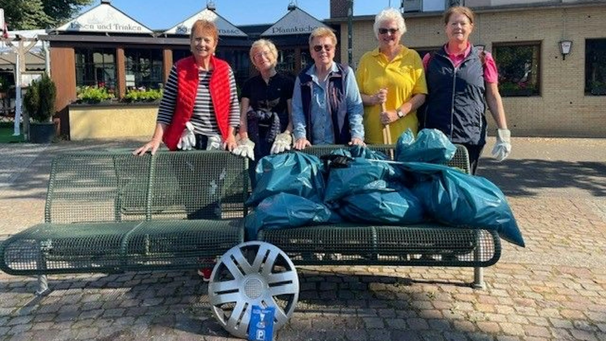 Schon am Freitag war das Team des Freiwilligenzentrums Lupe in Schlebusch unterwegs.