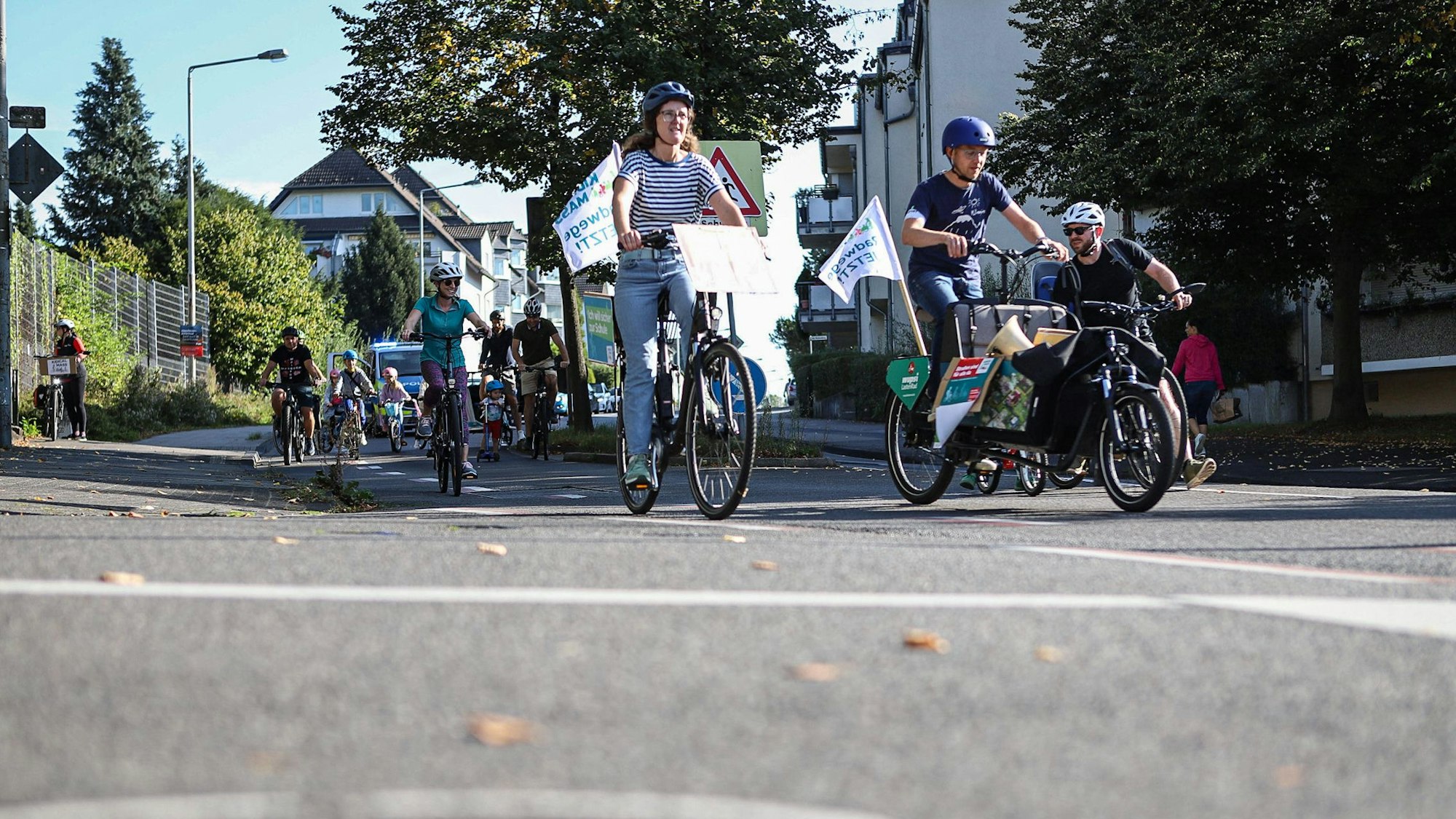 Rund 250 Menschen zog es für die „Kidical-Mass“-Fahrraddemo aufs Rad und auf die Straße.