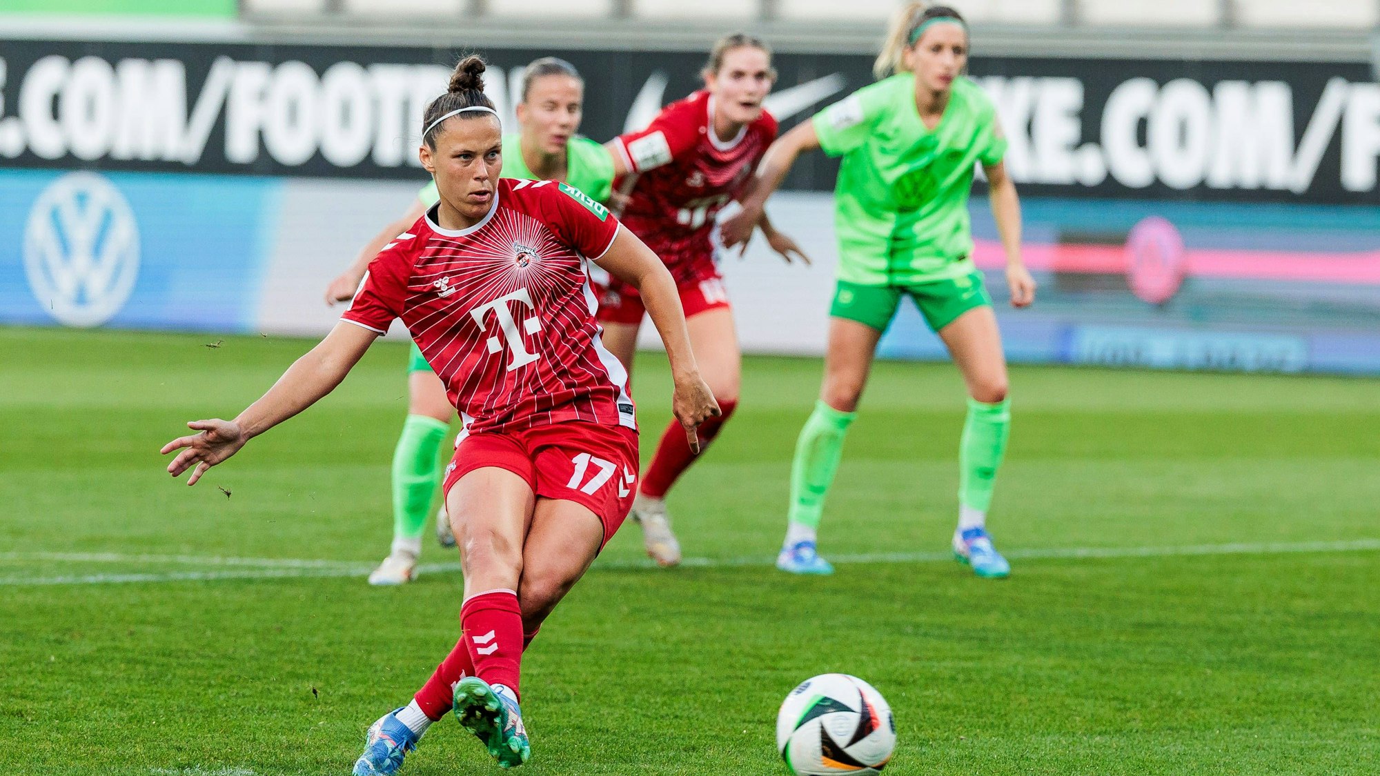 GOOGLE PIXEL Frauen-Bundesliga: VfL Wolfsburg - 1. FC Köln 22.09.2024 Nicole Billa 1. FC Köln, 17 verwandelt den Elfmeter zum 0:1 GOOGLE PIXEL Frauen-Bundesliga: VfL Wolfsburg - 1. FC Köln, Wolfsburg, AOK Stadion am 22.09.2024 DFB REGULATIONS PROHIBIT ANY USE OF PHOTOGRAPHS AS IMAGE SEQUENCES AND/OR QUASI-VIDEO. *** GOOGLE PIXEL Womens Bundesliga VfL Wolfsburg 1 FC Köln 22 09 2024 Nicole Billa 1 FC Köln, 17 converts the penalty to 0 1 GOOGLE PIXEL Womens Bundesliga VfL Wolfsburg 1 FC Köln, Wolfsburg, AOK Stadion on 22 09 2024 DFB REGULATIONS PROHIBIT ANY USE OF PHOTOGRAPHS AS IMAGE SEQUENCES AND OR QUASI VIDEO Copyright: xBEAUTIFULxSPORTS/Wunderlx