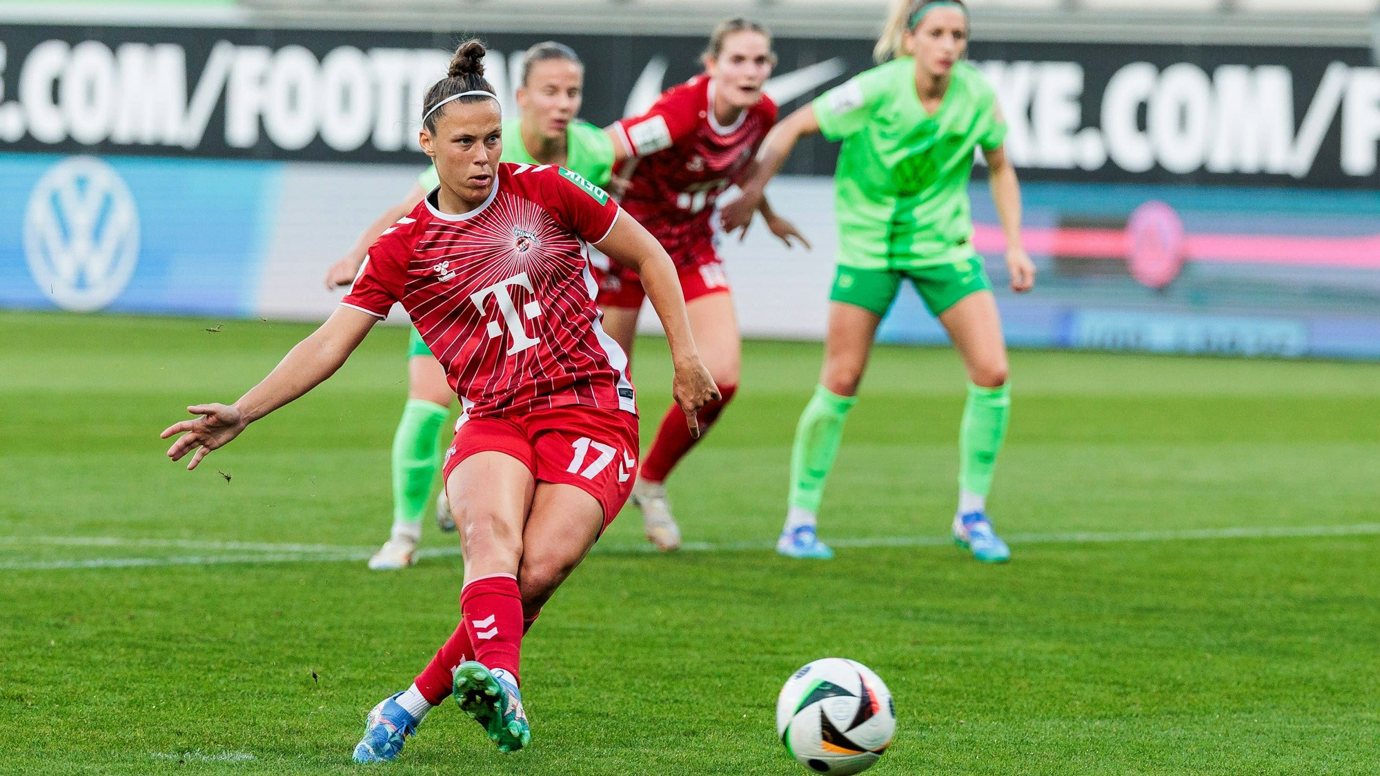 GOOGLE PIXEL Frauen-Bundesliga: VfL Wolfsburg - 1. FC Köln 22.09.2024 Nicole Billa 1. FC Köln, 17 verwandelt den Elfmeter zum 0:1 GOOGLE PIXEL Frauen-Bundesliga: VfL Wolfsburg - 1. FC Köln, Wolfsburg, AOK Stadion am 22.09.2024 DFB REGULATIONS PROHIBIT ANY USE OF PHOTOGRAPHS AS IMAGE SEQUENCES AND/OR QUASI-VIDEO. *** GOOGLE PIXEL Womens Bundesliga VfL Wolfsburg 1 FC Köln 22 09 2024 Nicole Billa 1 FC Köln, 17 converts the penalty to 0 1 GOOGLE PIXEL Womens Bundesliga VfL Wolfsburg 1 FC Köln, Wolfsburg, AOK Stadion on 22 09 2024 DFB REGULATIONS PROHIBIT ANY USE OF PHOTOGRAPHS AS IMAGE SEQUENCES AND OR QUASI VIDEO Copyright: xBEAUTIFULxSPORTS/Wunderlx