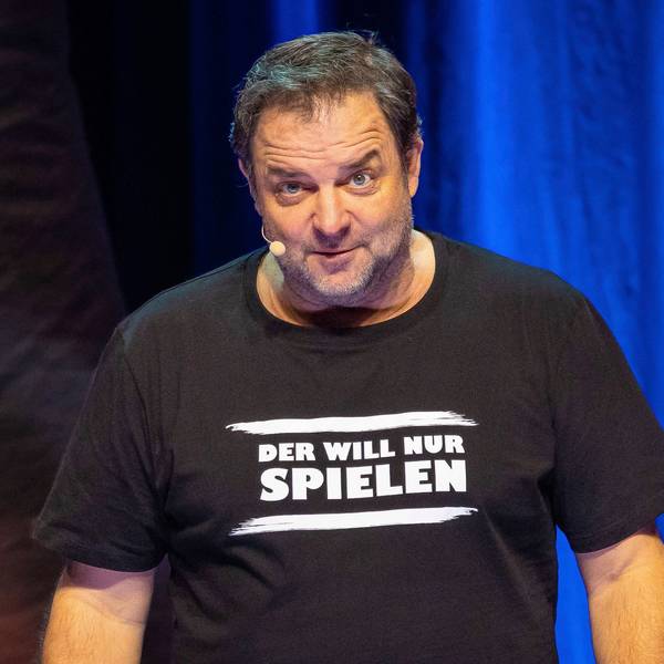 Martin Rütter auf der Bühne.