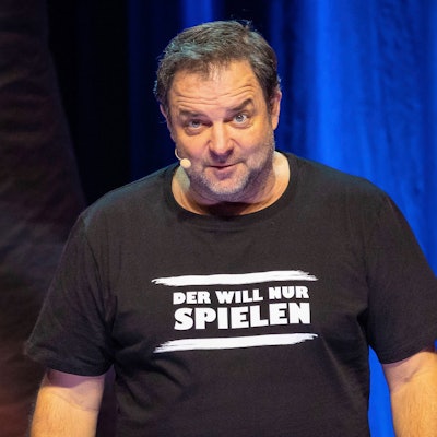 Martin Rütter auf der Bühne.