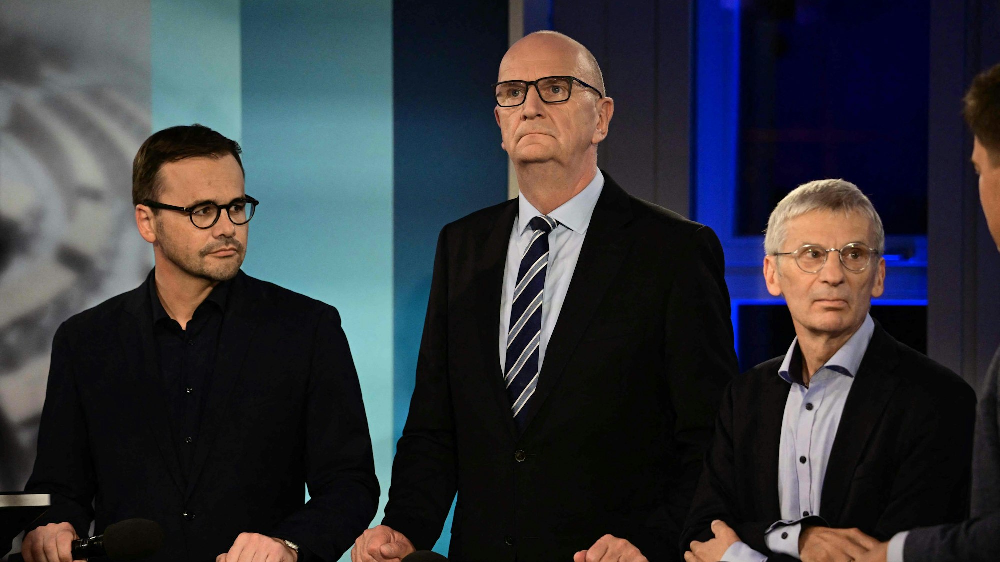 Dietmar Woidke (SPD, M.), Hans-Christoph Berndt (r., AfD) und Jan Redmann (l.n CDU) im ARD-Studio nach der Landtagswahl in Brandenburg)