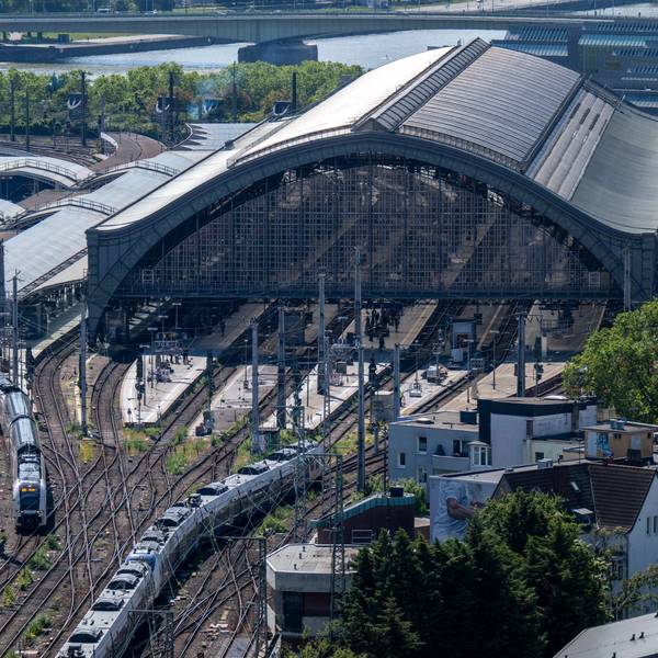 13.06.2024, Köln: Blick auf den Hauptbahnhof. Vom Dach des Hansa-Hochhauses hat man einen guten Rundumblick. Foto: Uwe Weiser