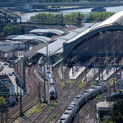 13.06.2024, Köln: Blick auf den Hauptbahnhof. Vom Dach des Hansa-Hochhauses hat man einen guten Rundumblick. Foto: Uwe Weiser