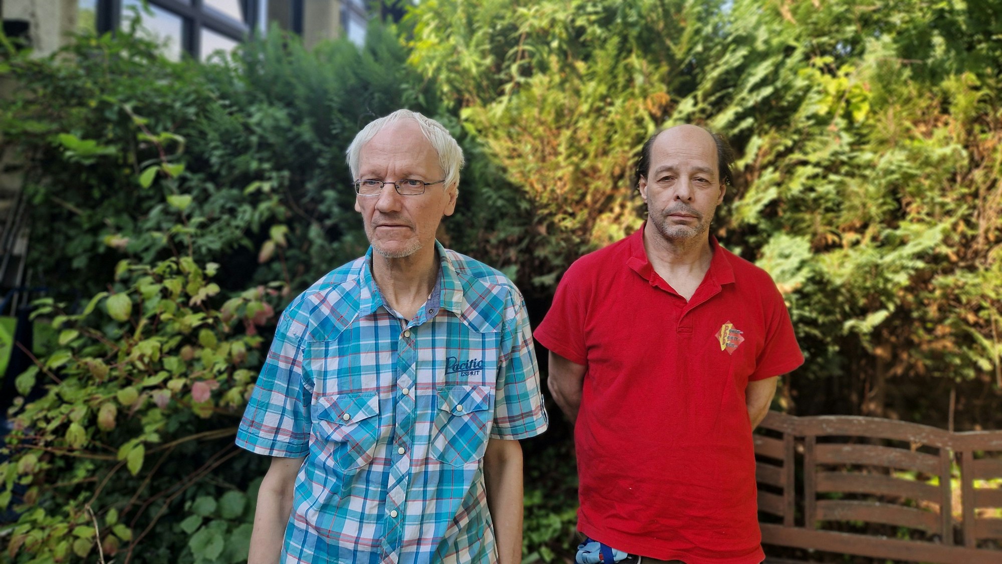 Jürgen Westfeld und Michael Hornig (v.l.) sind in einem Notunterbringungs-Hotel untergekommen.
