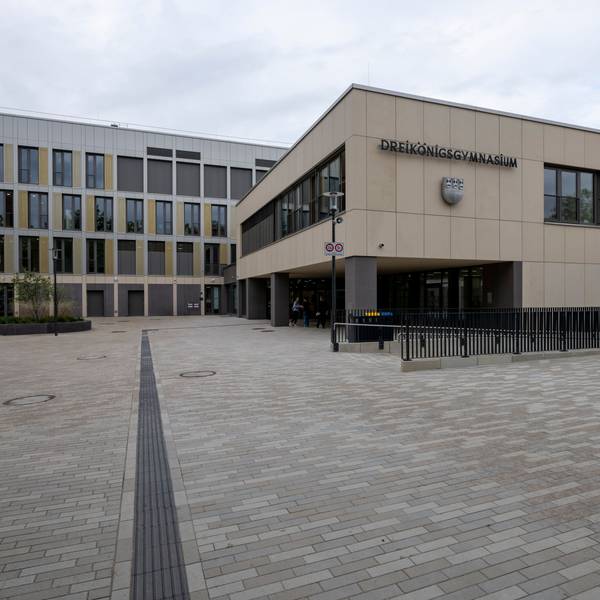 Das sanierte und erweiterte Dreikönigsgymnasium in Bilderstöckchen.