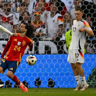 Deutschlands Jamal Musiala schoss dem spanischen Nationalspieler Marc Cucurella im EM-Halbfinale den Ball gegen den vom Körper abgespreizten Arm. Der Elfmeterpfiff blieb jedoch aus. Ein Fehler, wie auch die Uefa nun erklärte.