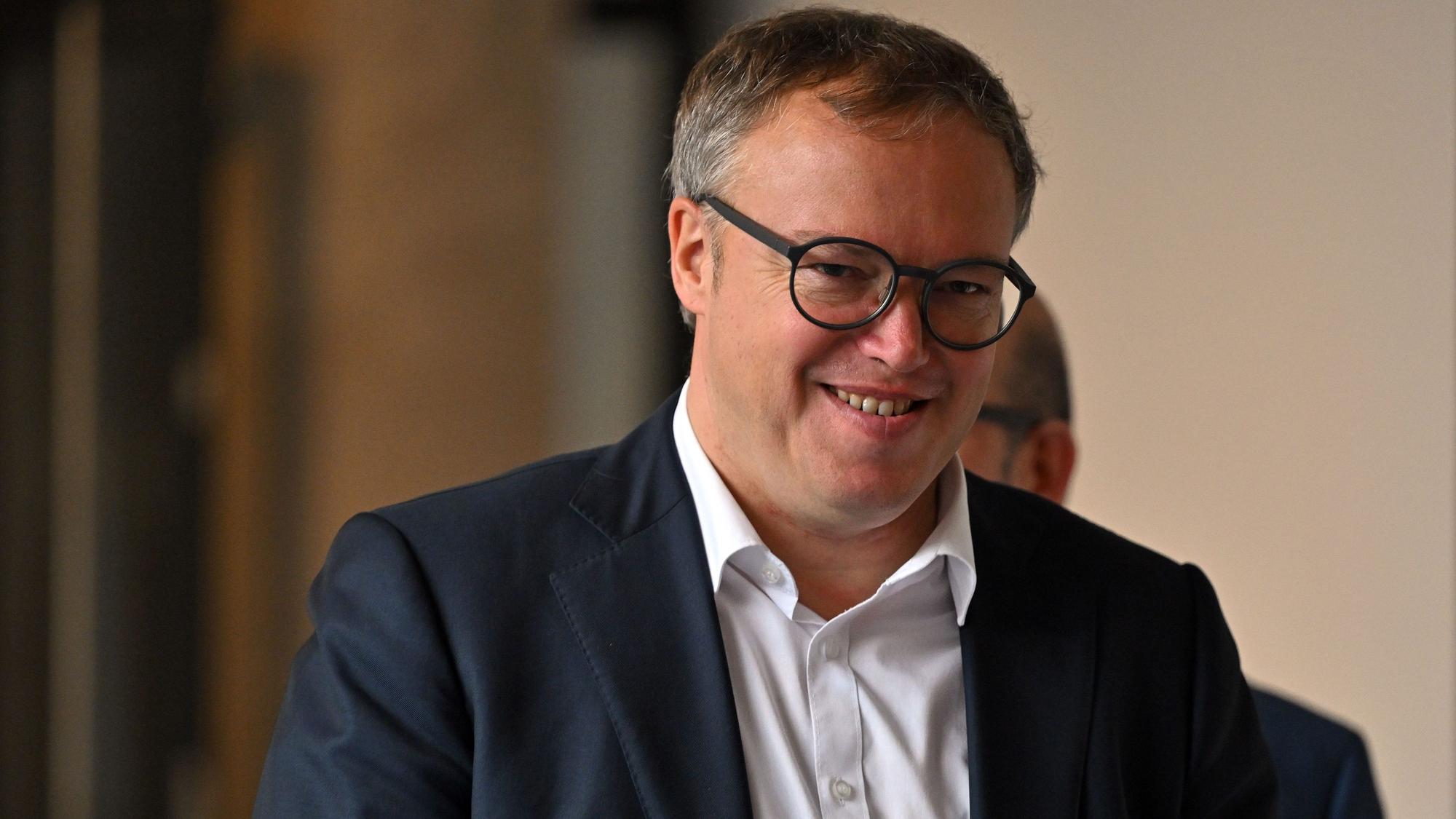 ARCHIV - 18.09.2024, Thüringen, Erfurt: Mario Voigt, CDU-Fraktionschef, kommt zur Fraktionssitzung im Thüringer Landtag.