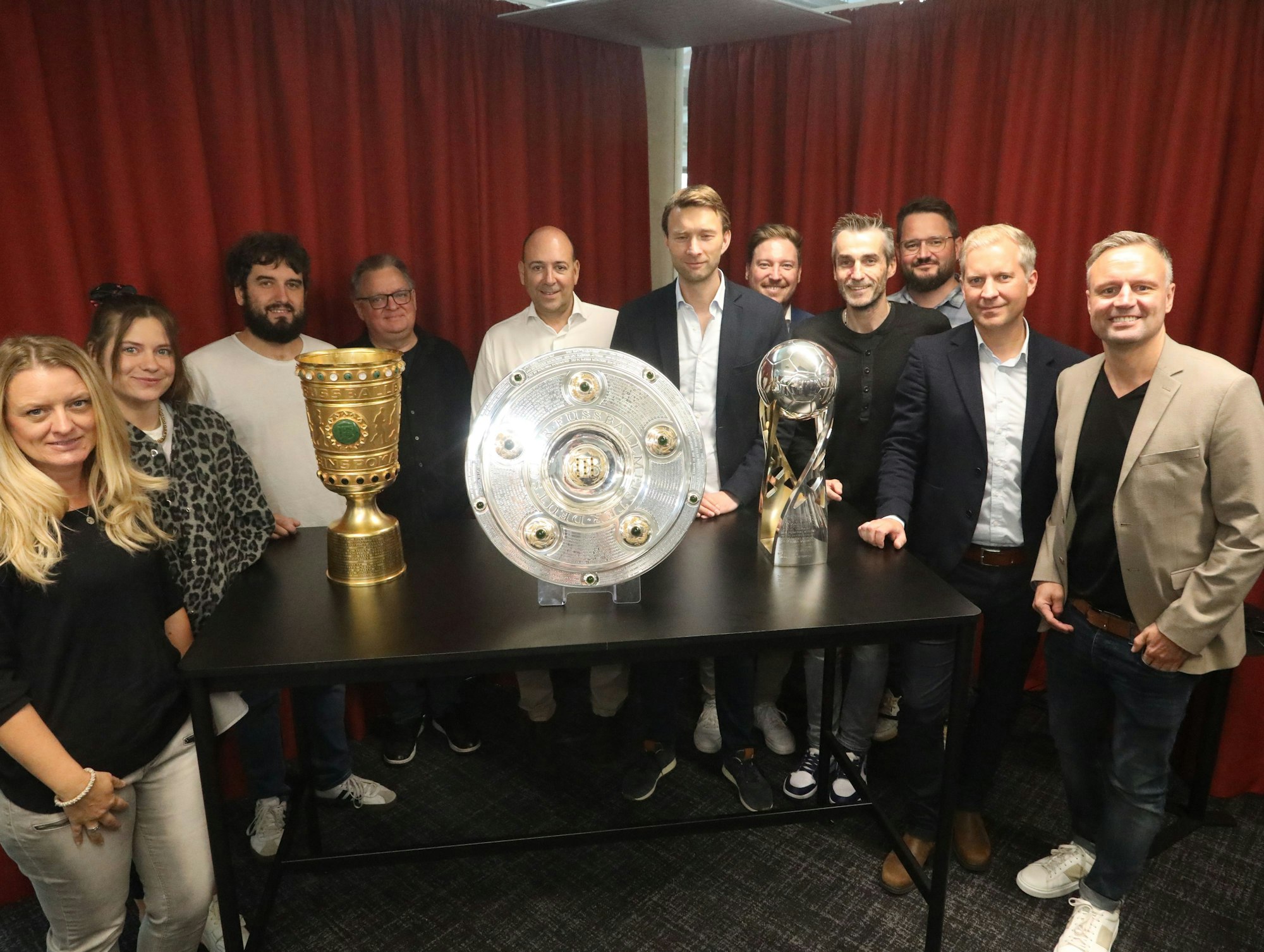 23.09.2024, Köln: Der amtierende deutsche Fußballmeister, Pokal- und Supercupsieger Bayer 04 Leverkusen besucht den Kölner Stadt-Anzeiger im Neven-DuMont-Haus. Foto: Arton Krasniqi