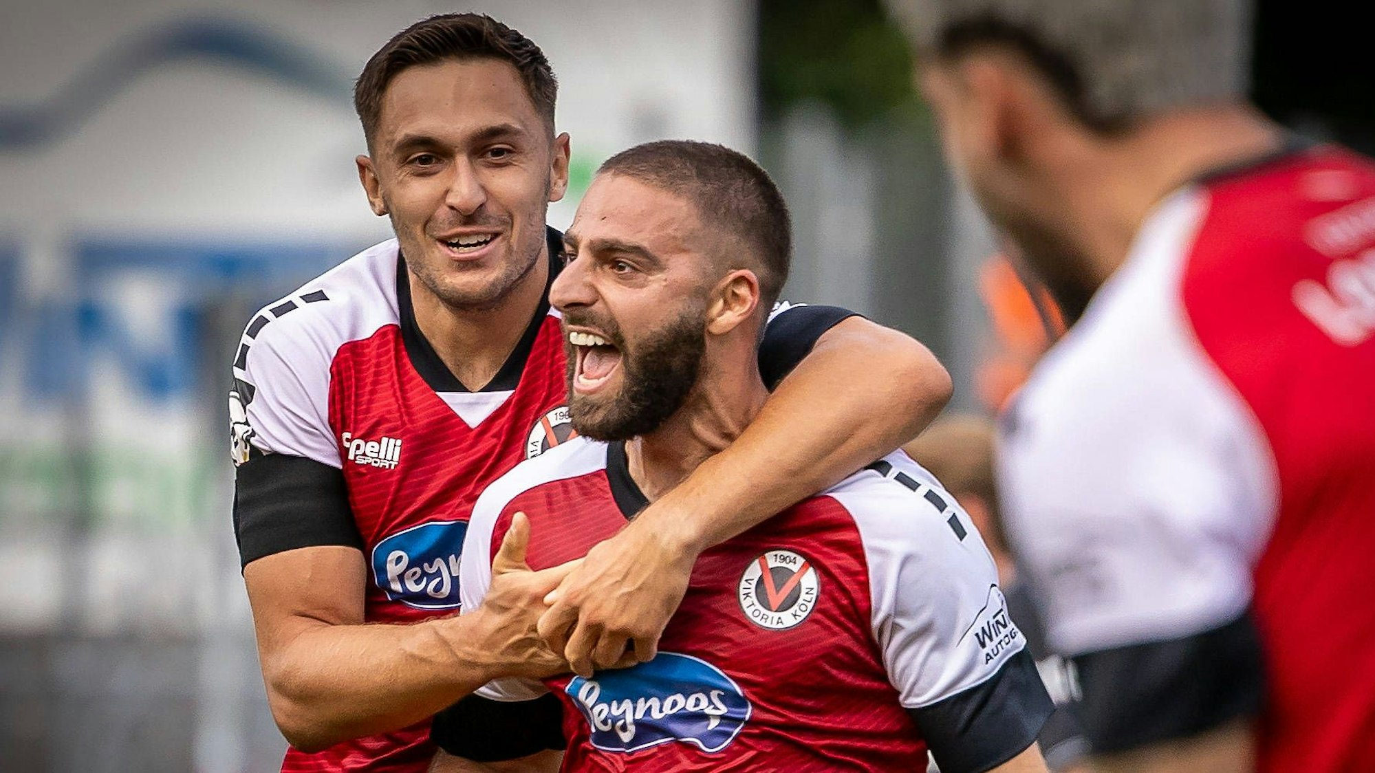 3. Liga: FC Viktoria Köln - SC Verl, 22.09.2024 Jubel über das Tor zum 1:1 durch Serhat-Semih Güler FC Viktoria Köln, 30 Köln, 22.09.2024, 6. Spieltag der 3. Fußball-Liga, FC Viktoria Köln - SC Verl im Sportpark Hoehenberg in Köln. Die DFL-Bestimmungen verbieten die Verwendung von Fotografien als Bildsequenzen und / oder Quasi-Videos. *** 3 Liga FC Viktoria Köln SC Verl, 22 09 2024 Cheering about the goal to 1 1 by Serhat Semih Güler FC Viktoria Köln, 30 Köln, 22 09 2024, 6 matchday of the 3 soccer league, FC Viktoria Köln SC Verl at Sportpark Hoehenberg in Cologne The DFL regulations prohibit the use of photographs as image sequences and or quasi videos Copyright: xBEAUTIFULxSPORTS/LeahxKohringx