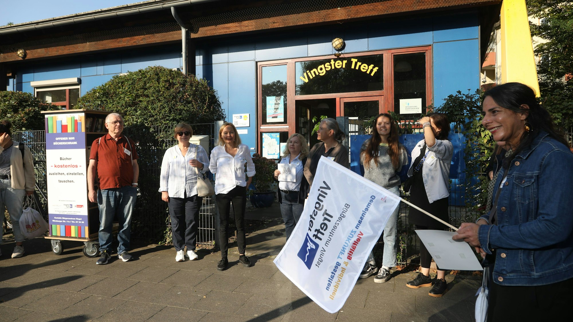 19.09.2024, Köln: Gülistan Cacan vom Vingster Treff begrüßt die Besucher zum Start am Bürgerzentrum in Vingst beim Vingster Treff.