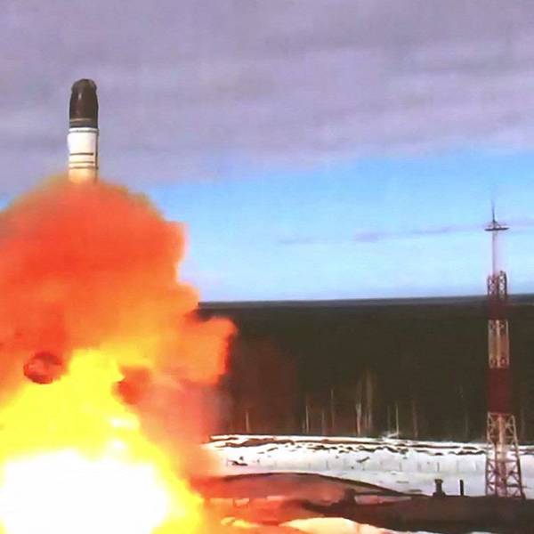 Ein Screenshot eines Videos des russischen Verteidigungsministeriums zeigt eine RS-28 Sarmat-Rakete bei einem Text. Erneut soll es bei der Erprobung der weitreichenden Waffe zu einem Zwischenfall gekommen sein. (Archivbild)