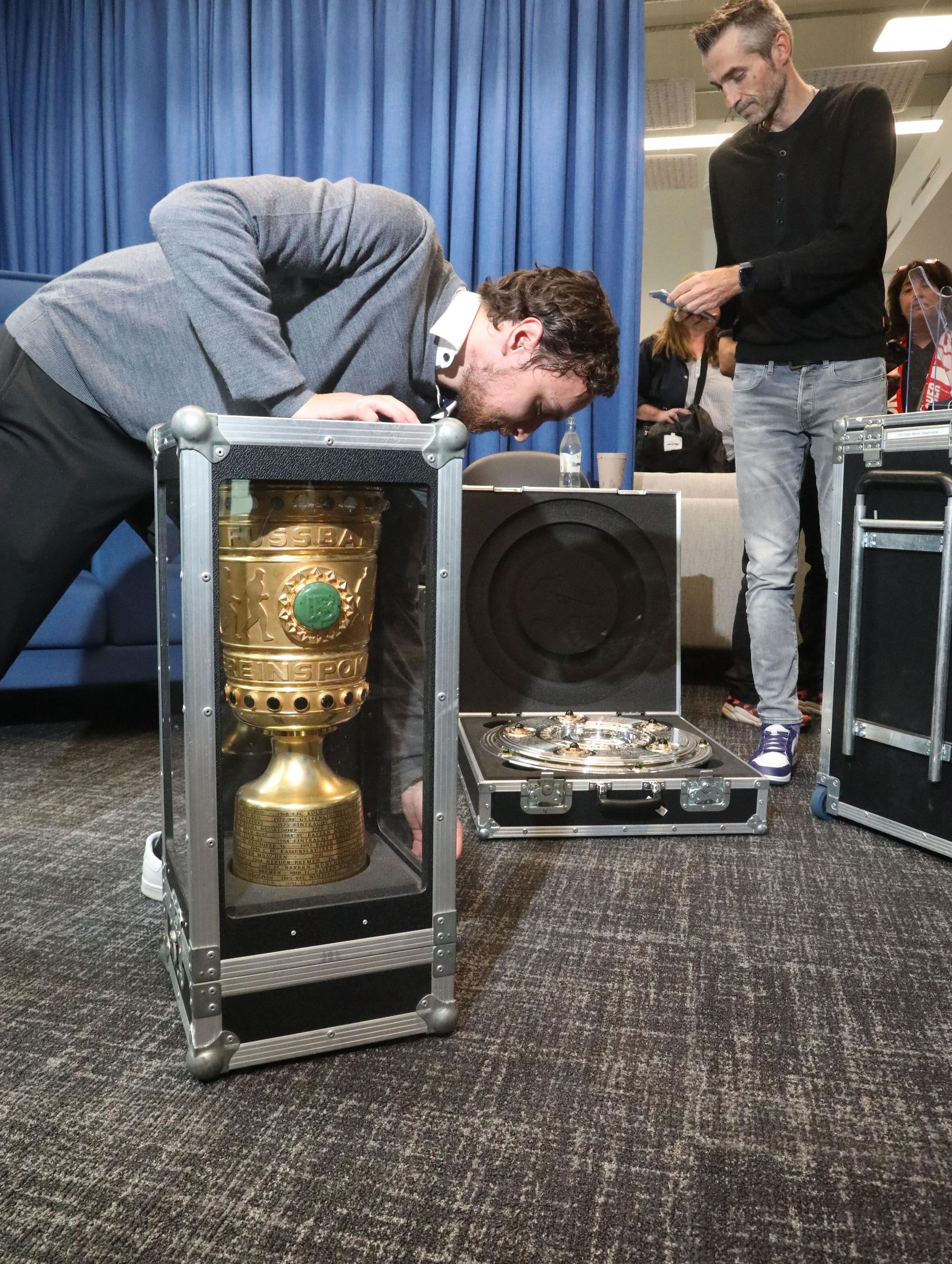 23.09.2024, Köln: Der amtierende deutsche Fußballmeister, Pokal- und Supercupsieger Bayer 04 Leverkusen besucht den Kölner Stadt-Anzeiger im Neven-DuMont-Haus. Foto: Arton Krasniqi