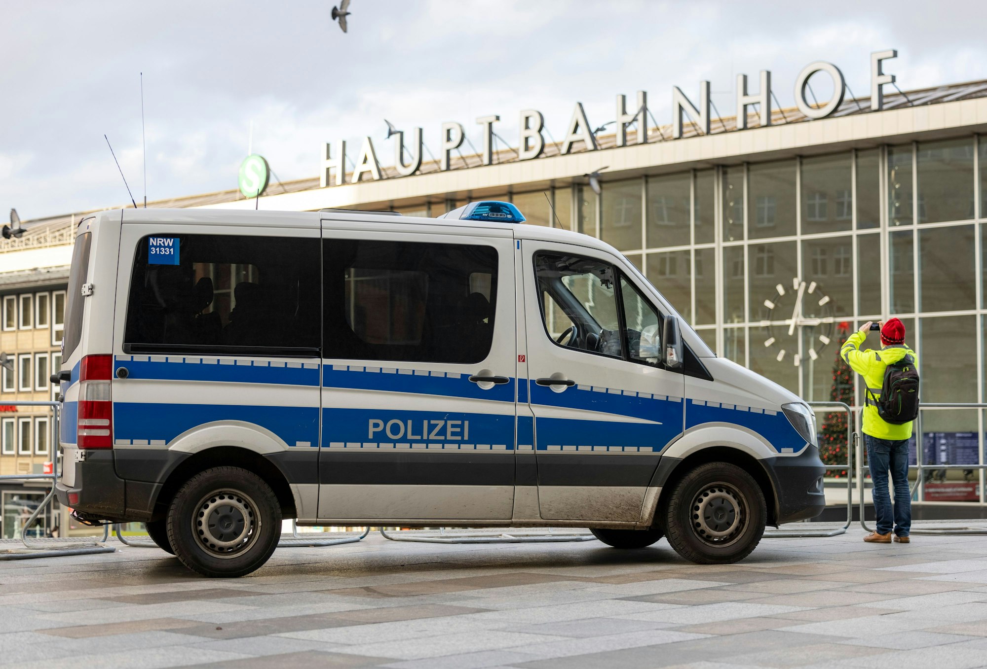 Polizeiwagen vor dem Hauptbahnhof