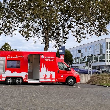 Sparkassenbus montags und freitags von 9 bis 11 Uhr auf dem Netto-Parkplatz im Stadtteil Finkenberg.