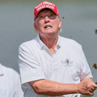 Ex-US-Präsident Donald Trump beim Golf. Ryan Wesley Routh wollte den Republikaner offenbar auf dem Golfplatz erschießen. (Archivbild)