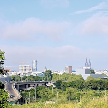 Visualisierung eines Entwurfes für das neue Hochhaus vom Kalkberg aus gesehen