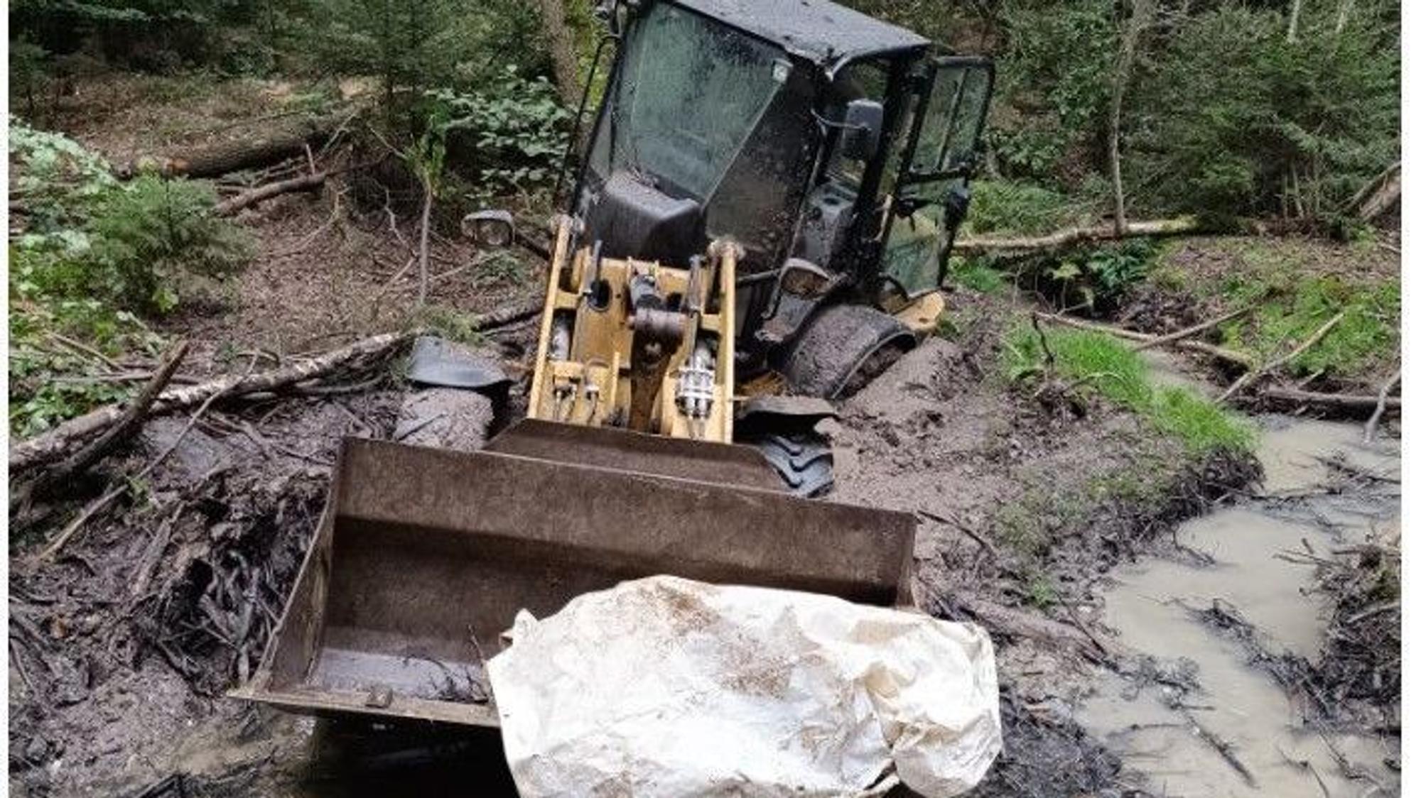 Ein geklauter Radlader wurde im Bürgerbusch abgestellt