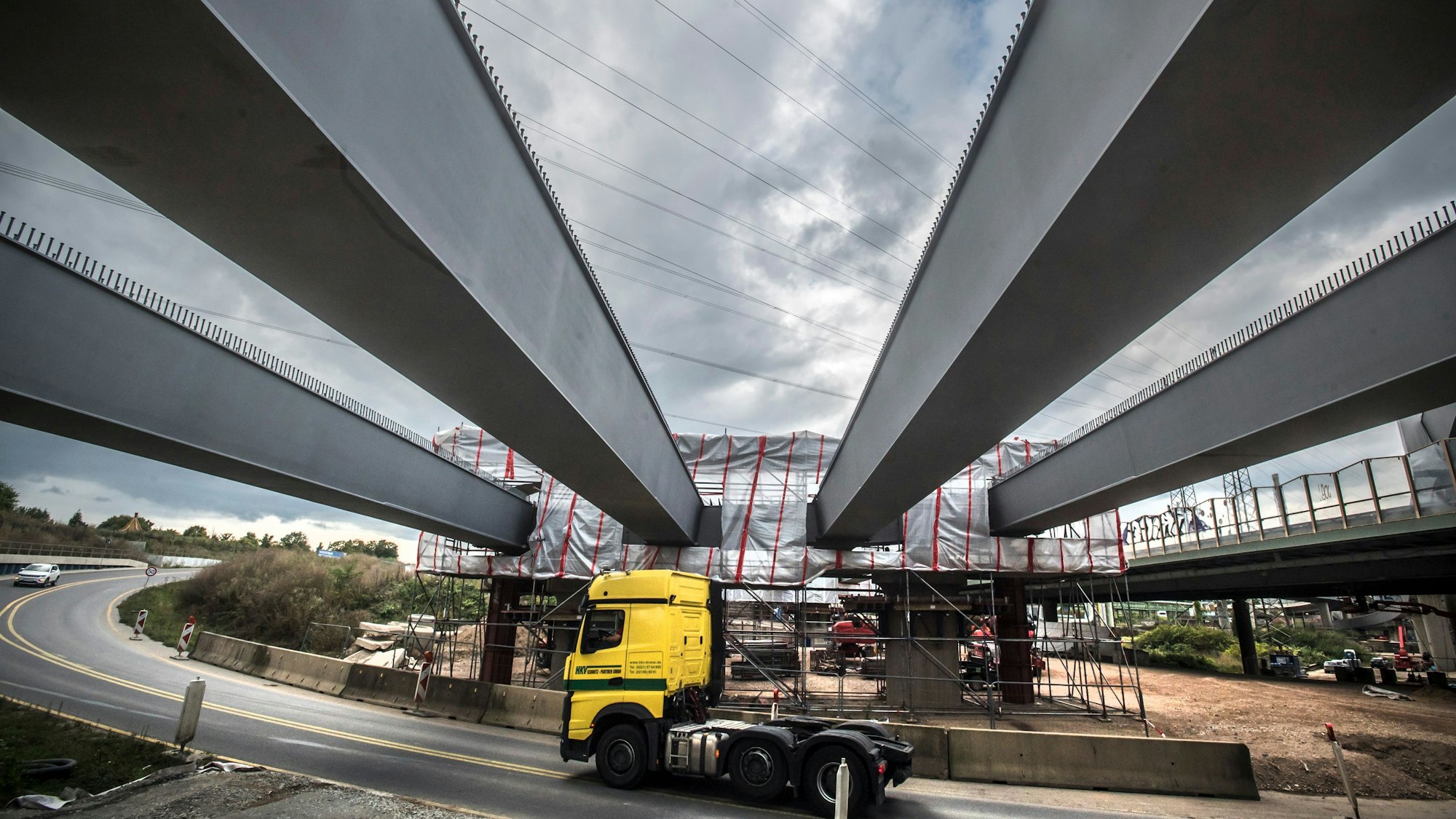 A1 und leverkusen-West. Bauarbeiten für die Brückenbauwerke des neuen Spaghettiknotens. Foto: Ralf Krieger