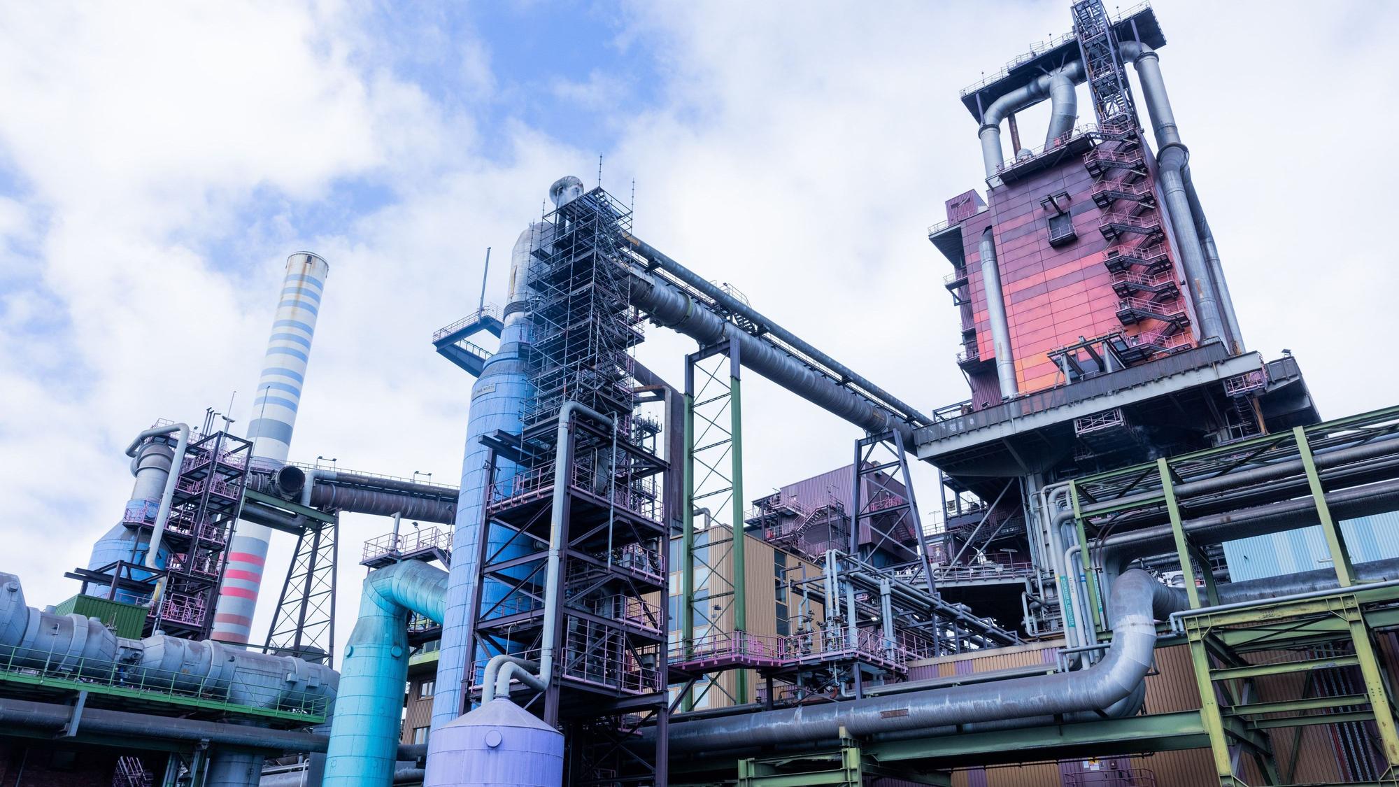 Blick auf den Hochofen 8 auf dem Werksgelände von Thyssenkrupp in Duisburg.