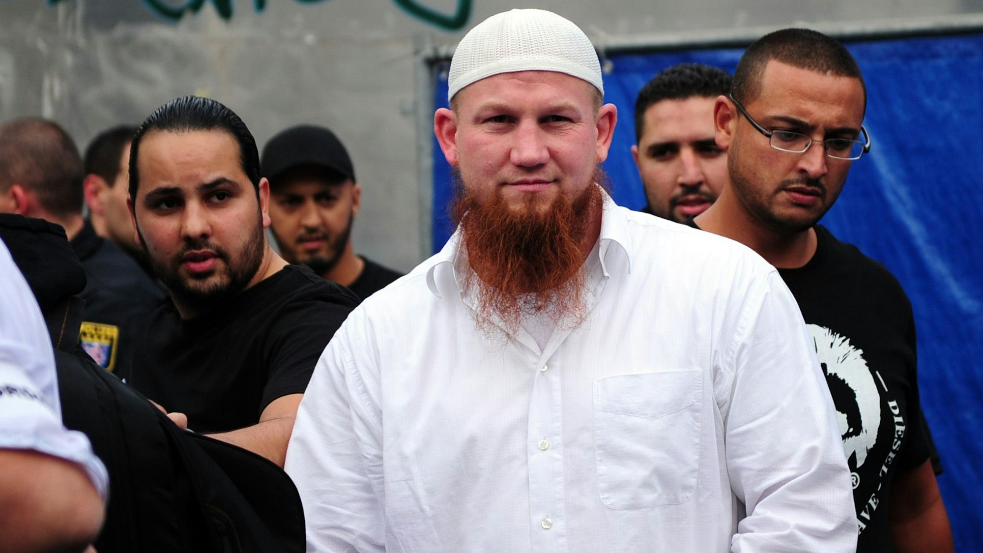 Das Foto zeigt Pierre Vogel 2013 bei einer Demonstration in der Innenstadt von Frankfurt am Main.