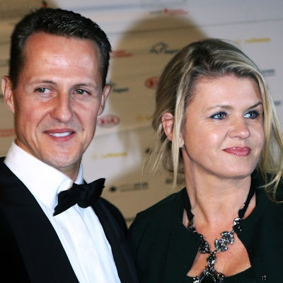 Formel-1-Rennfahrer Michael Schumacher und seine Frau Corinna kommen am 10.11.2012 in die Alte Oper in Frankfurt am Main (Hessen) zum 31. Deutschen Sportpresseball.