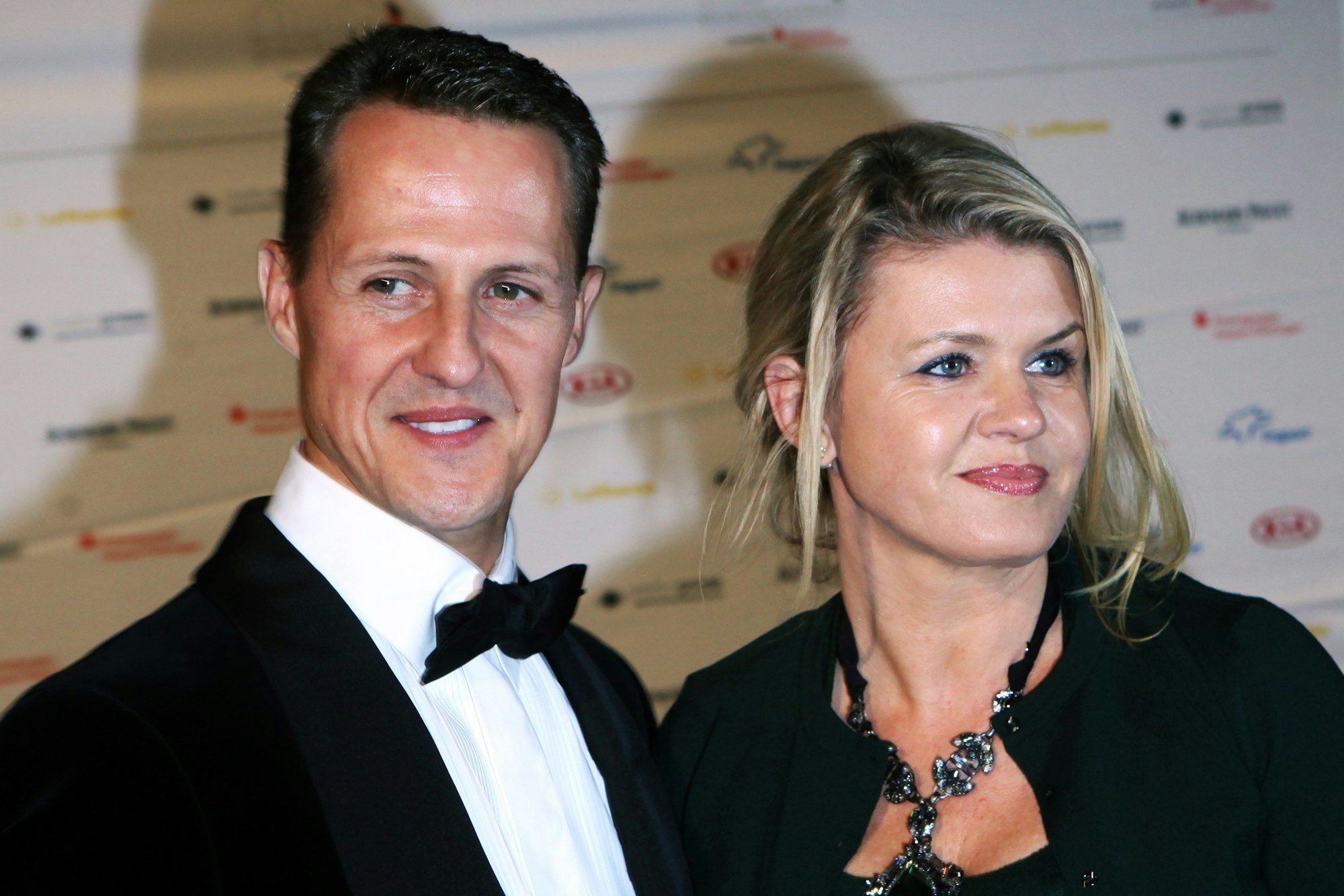 Formel-1-Rennfahrer Michael Schumacher und seine Frau Corinna kommen am 10.11.2012 in die Alte Oper in Frankfurt am Main zum 31. Deutschen Sportpresseball.