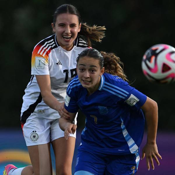 Germany's midfielder Loreen Bender (L) and Argentina's midfielder Delfina Lombardi fight for the ball during the 2024 FIFA U-20 Women's World Cup round of 16 match between Germany and Argentina at Metropolitano de Techo stadium in Bogota on September 12, 2024. (Photo by Raul ARBOLEDA / AFP)