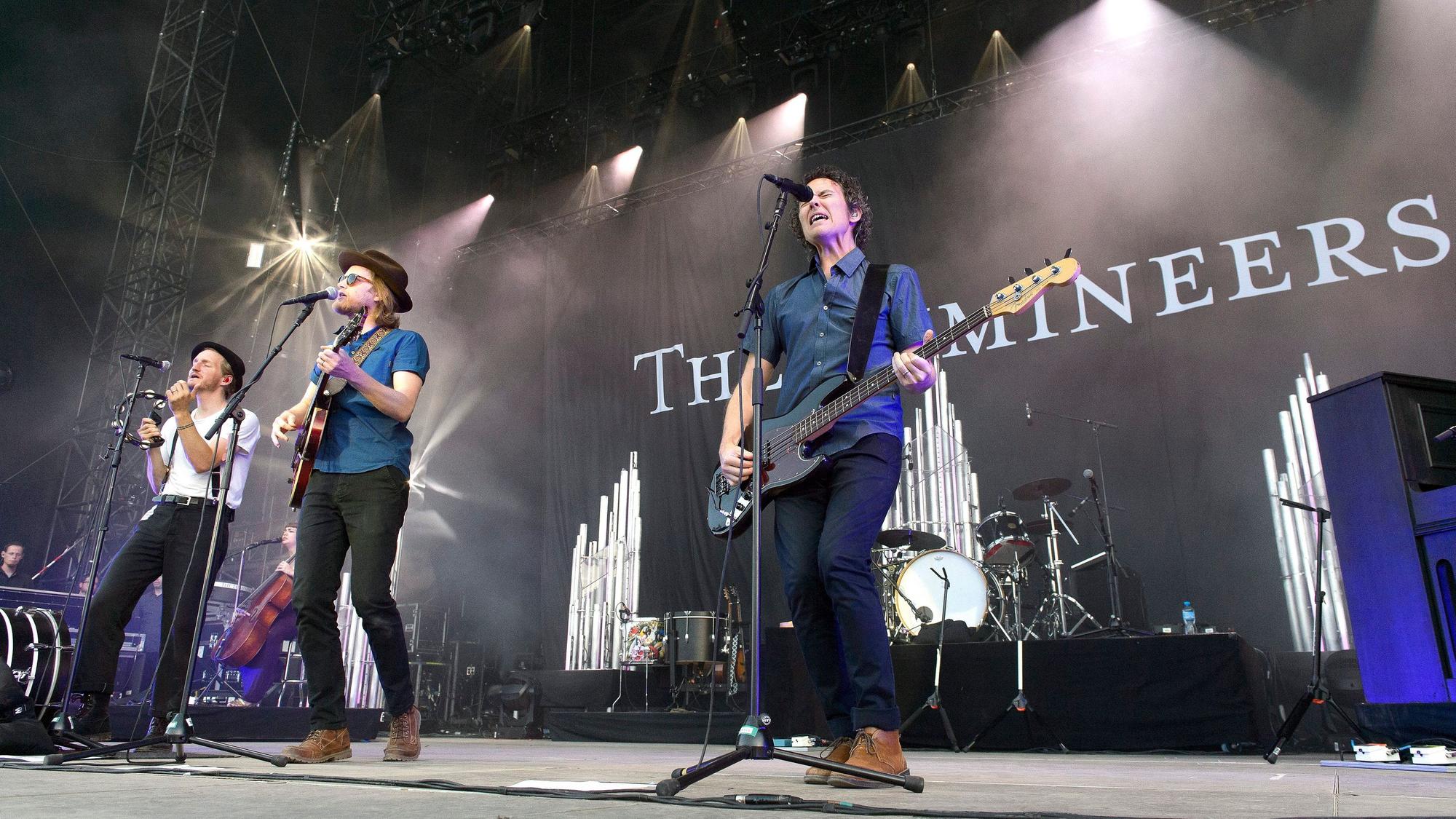 Jeremiah Caleb Fraites (l-r), Wesley Schultz und Isaacs Byron von der US-Band The Lumineers beim Paleo Festival im Jahr 2019.