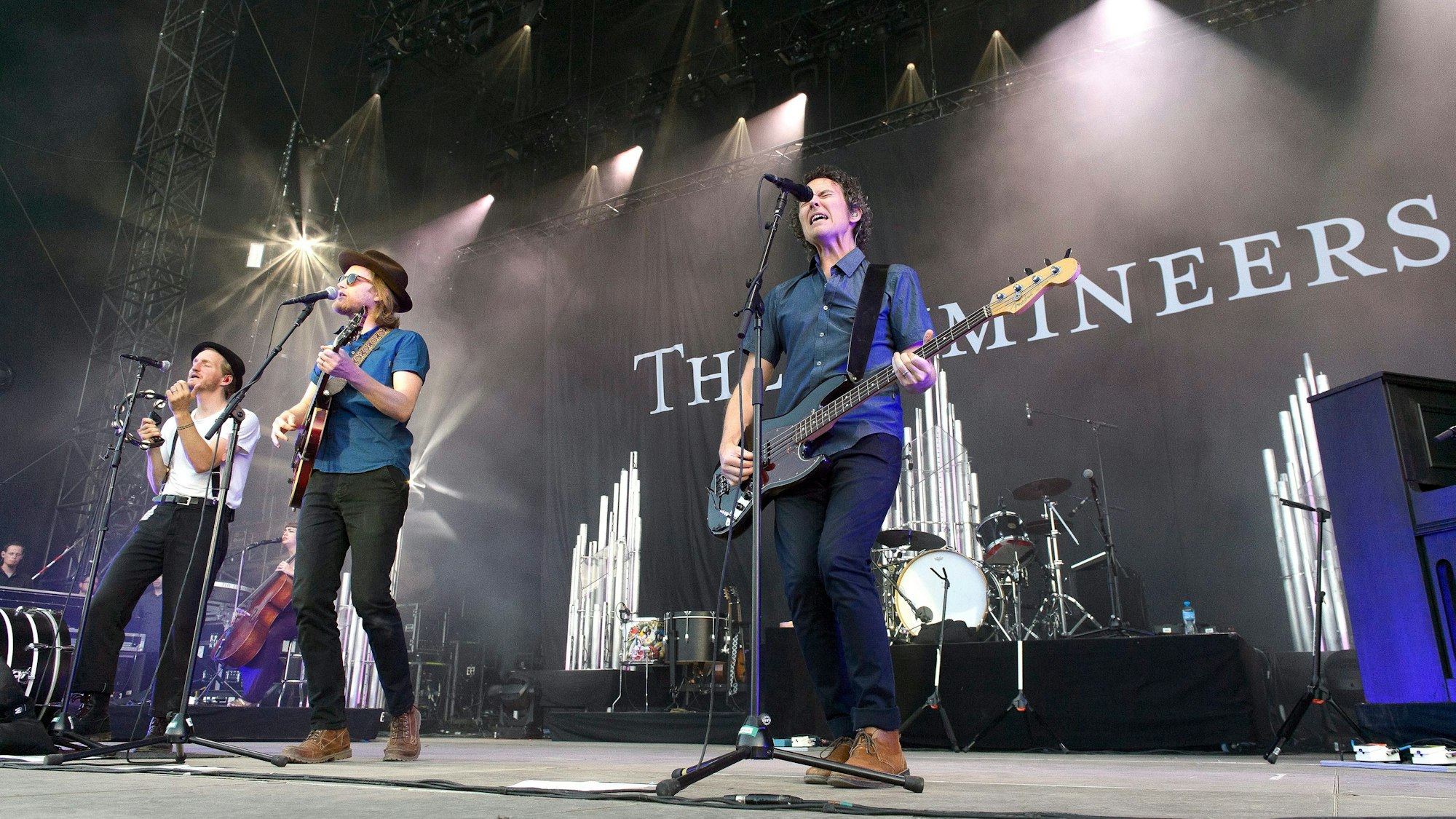 Jeremiah Caleb Fraites (l-r), Wesley Schultz und Isaacs Byron von der US-Band The Lumineers beim Paleo Festival im Jahr 2019.