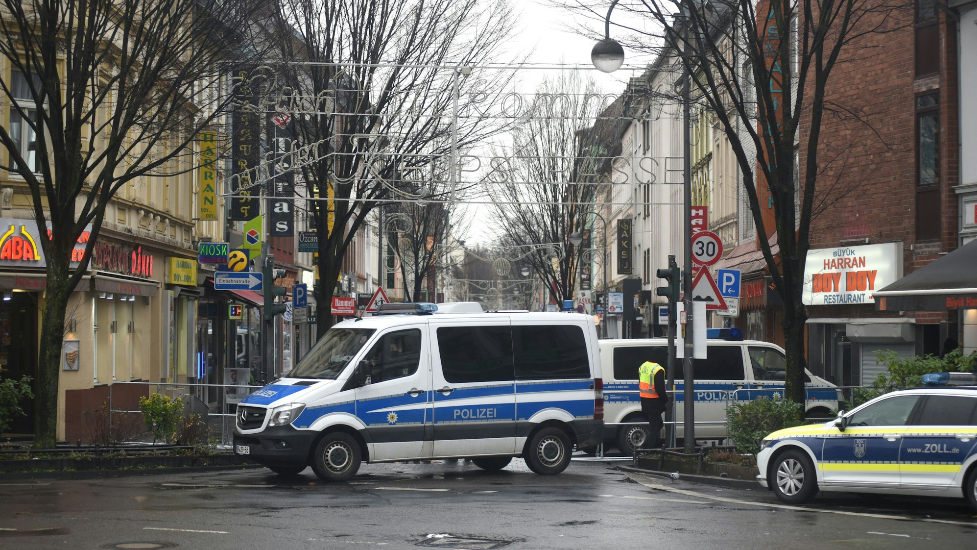 Im Januar 2021 wurde die Keupstraße für eine Razzia im Zusammenhang mit der „Hawala“-Geldwäsche gesperrt.
