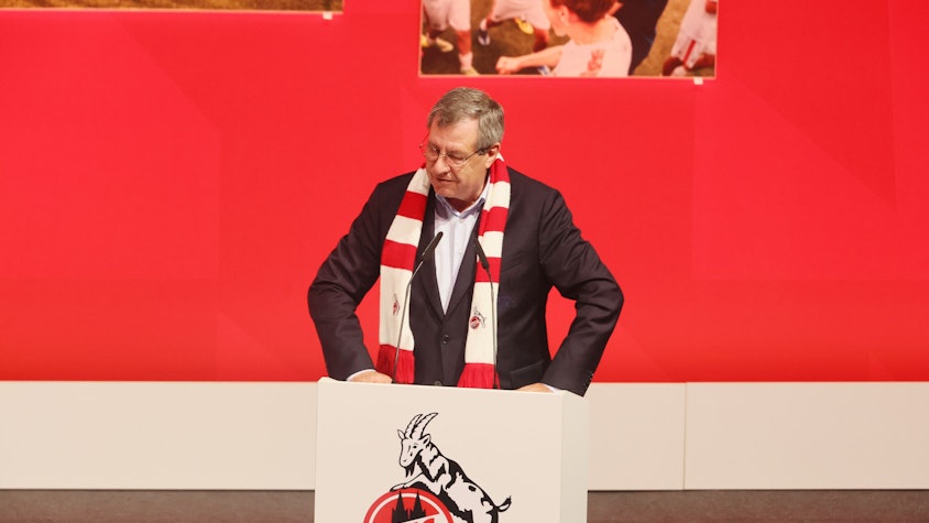 FC-Präsident Werner Wolf auf der Mitgliederversammlung des 1. FC Köln am Dienstagabend in der Lanxess-Arena