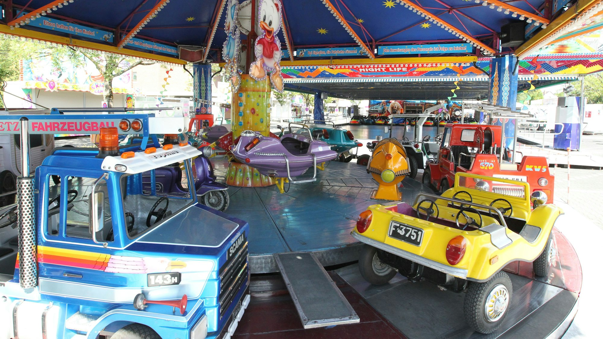 Ein Kinderkarussell