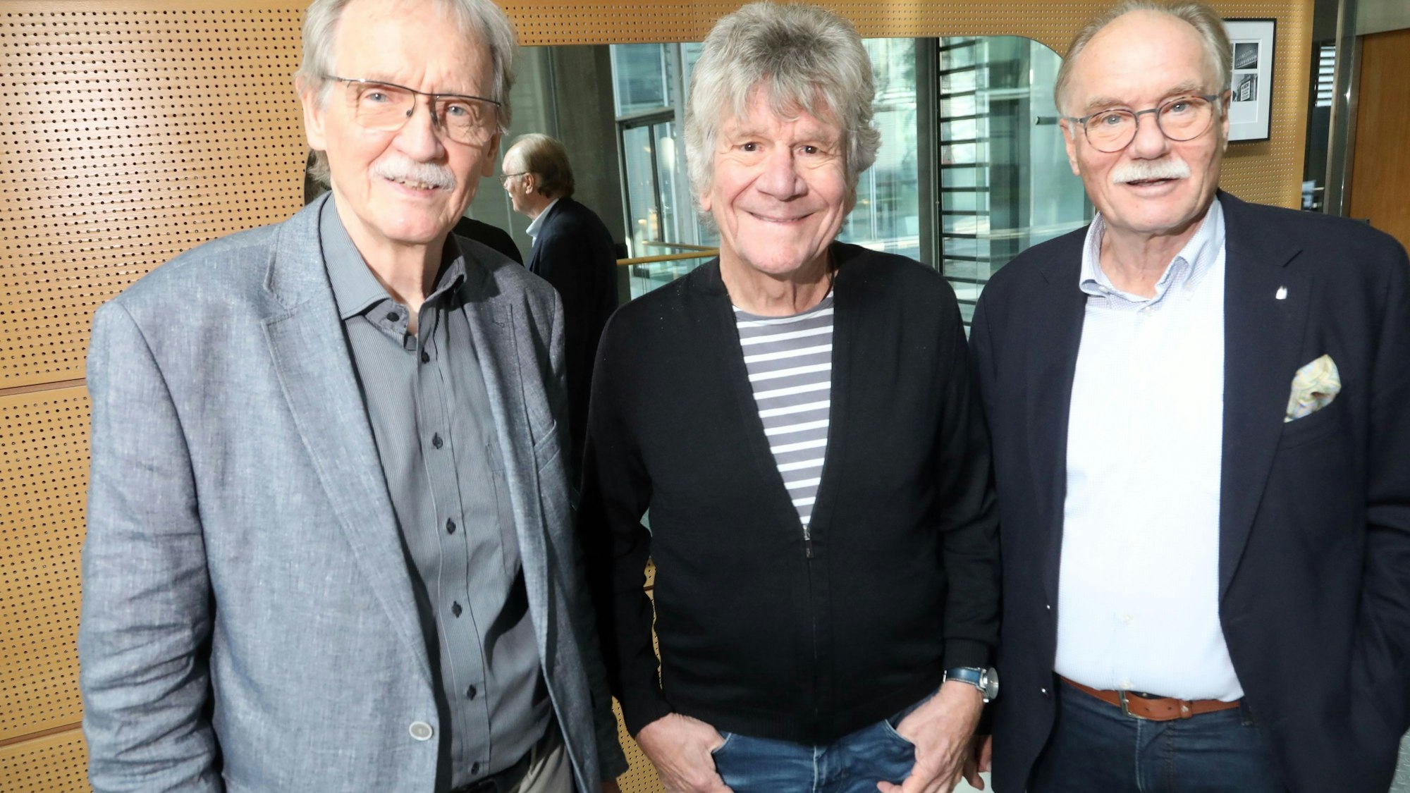 Brauchtumsspezialis‘ Wolfgang Oelsner, Bömmel Lückerath, Jründungsmitjlied vun der Bläck Fööss un Bernhard Conin, der Vürsitzende vun der Fründe un Förderer vum Kölnische Brauchtum