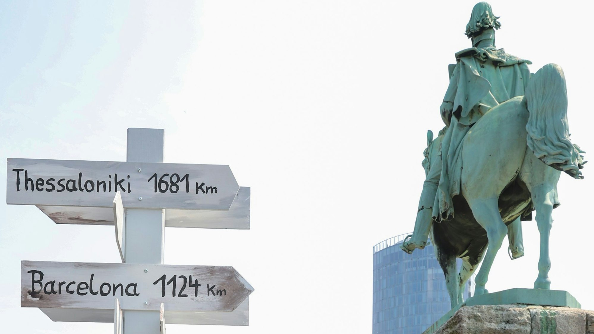 15.05.2023
Köln:
Oberbürgermeisterin Henriette Reker weiht den Norbert-Burger-Platz in Deutz ein.
Henriette Reker und Witwe Claudia Hövel
Foto: Martina Goyert