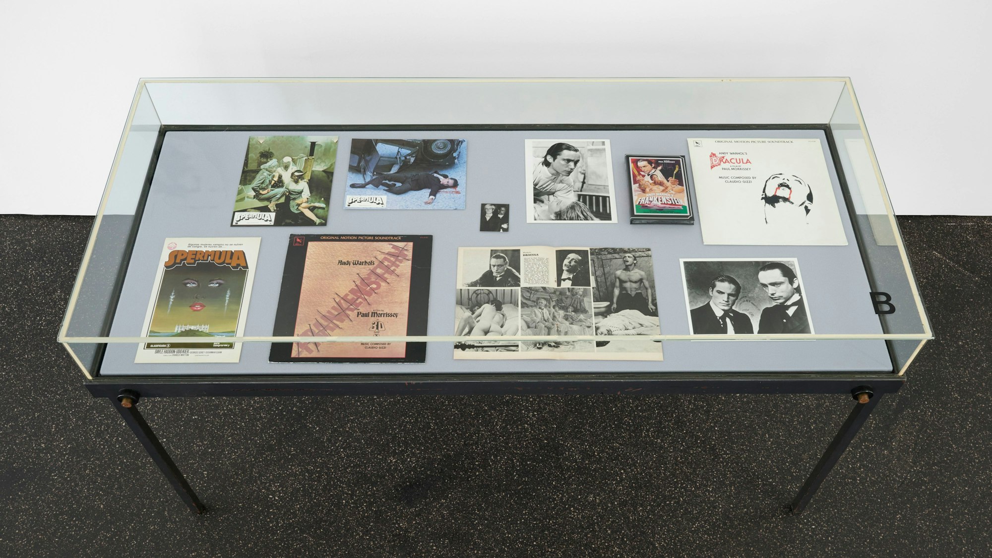 Blick in die Ausstellung Udo is Love