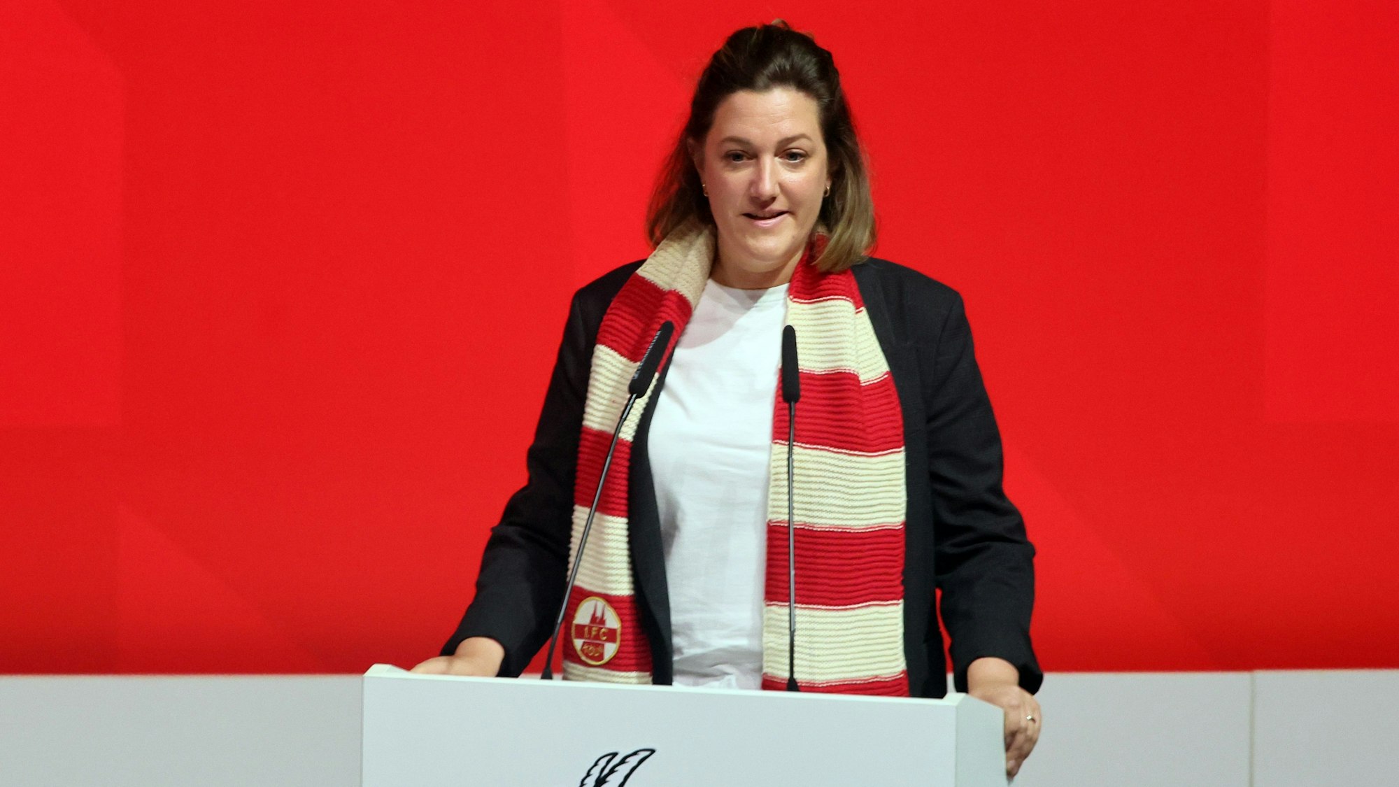 87 Prozent der Mitglieder des 1. FC Köln stimmten am Dienstagabend für Sarah Theisen.