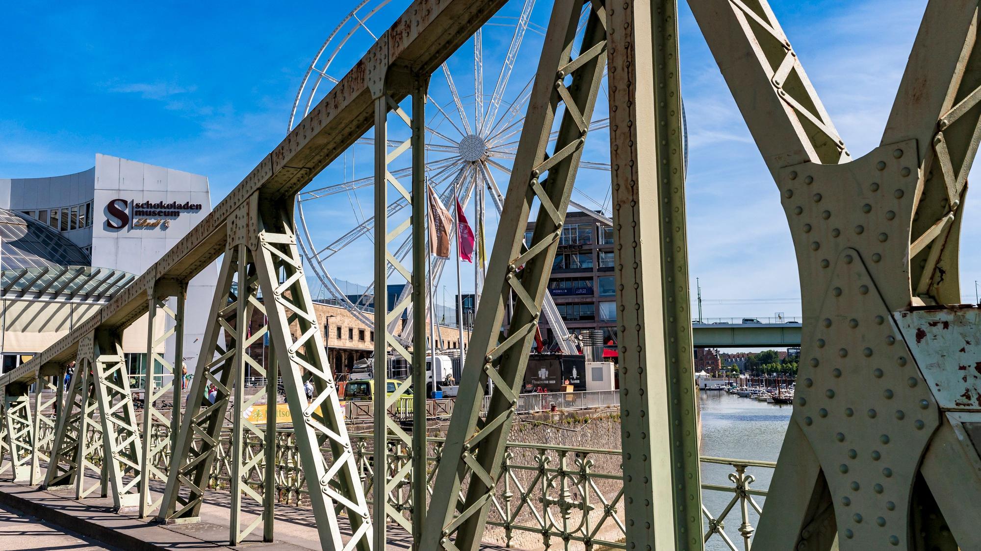 Die Drehbrücke am Schokoladenmuseum muss saniert werden.