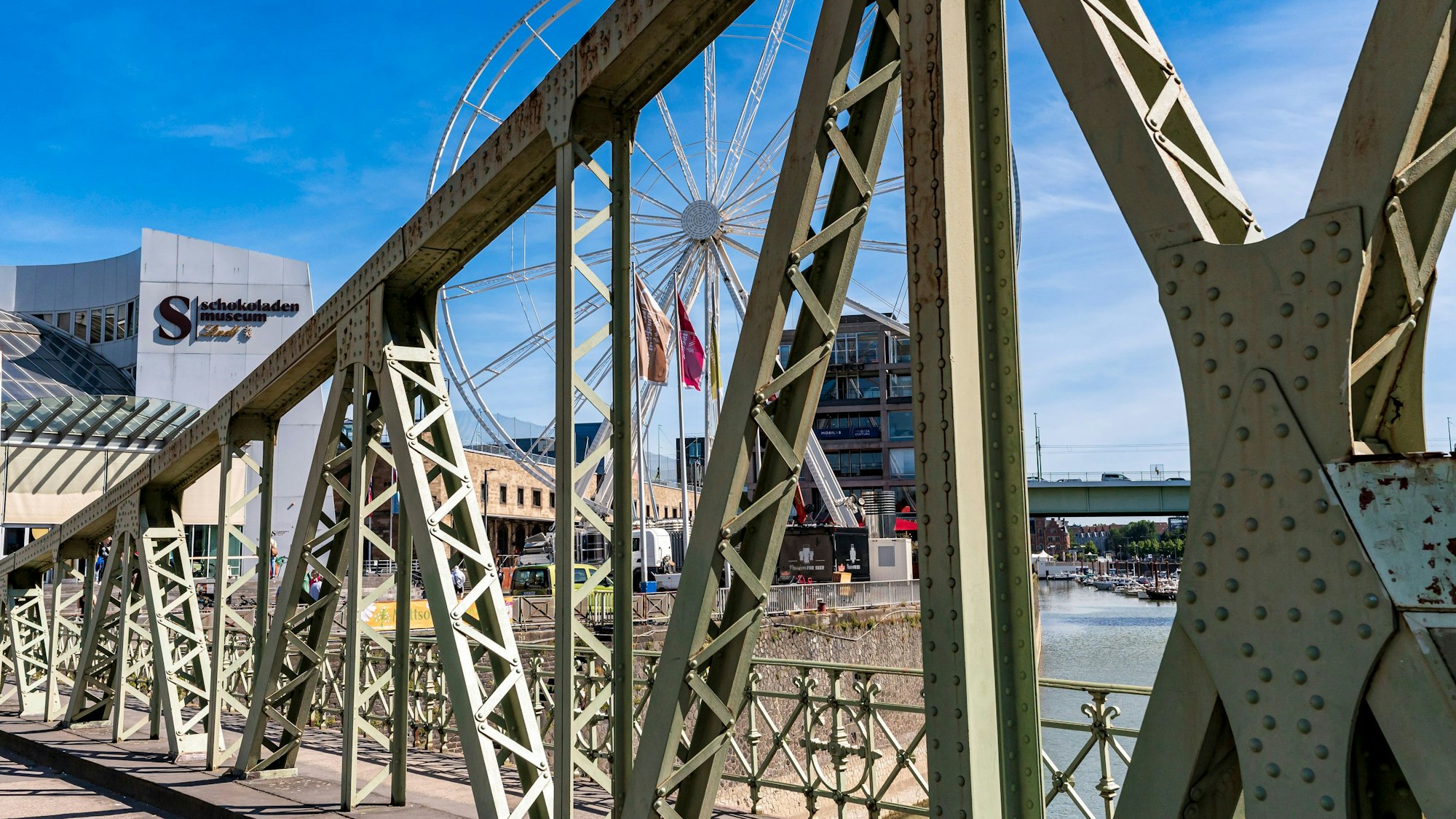 Die Drehbrücke am Schokoladenmuseum muss saniert werden.