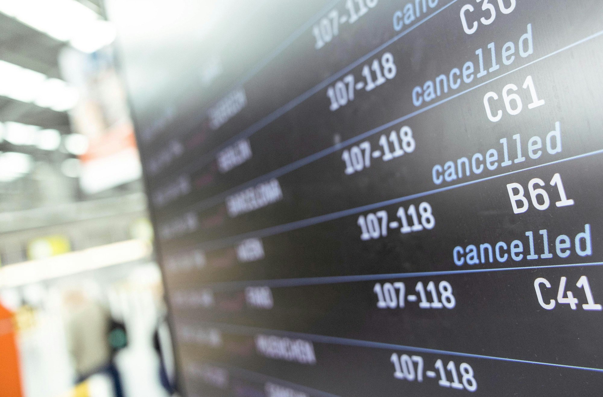 Verspätungen und Flugausfälle gehören zum Alltag an den deutschen Flughäfen. NRW will es den Airlines jetzt erschweren, sich um berechtigte Ausgleichszahlungen herumzudrücken.