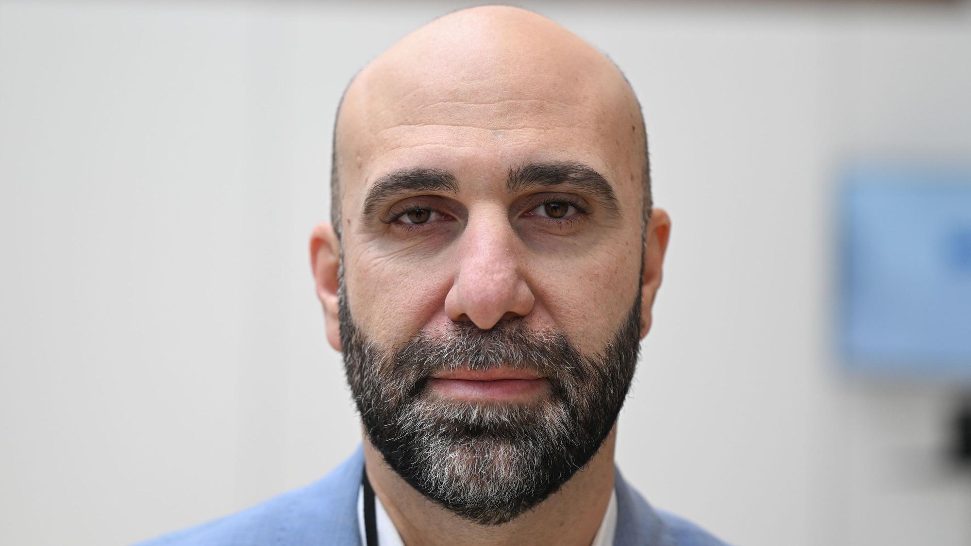 ARCHIV - 23.11.2023, Hessen, Wiesbaden: Ahmad Mansour, Extremismusforscher, Autor und Psychologe, nimmt an der BKA-Herbsttagung im RheinMain CongressCenter teil. (zu dpa: «Experte fordert demokratische Kampagne im Internet») Foto: Arne Dedert/dpa +++ dpa-Bildfunk +++