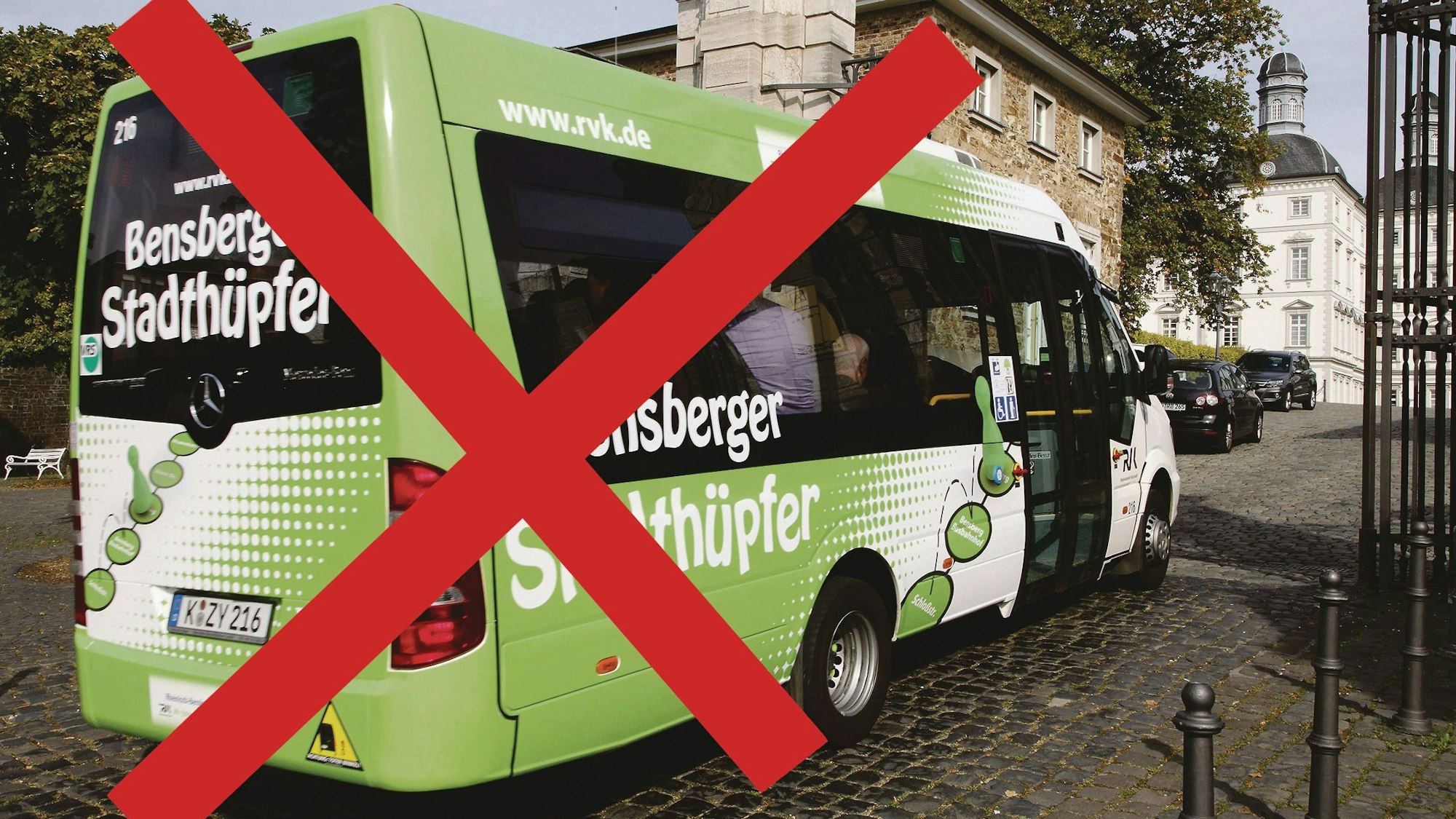 Der Bensberger Stadthüpfer fährt zum Auftakt 2016 auf einer Probefahrt zum Bensberger Schloss.